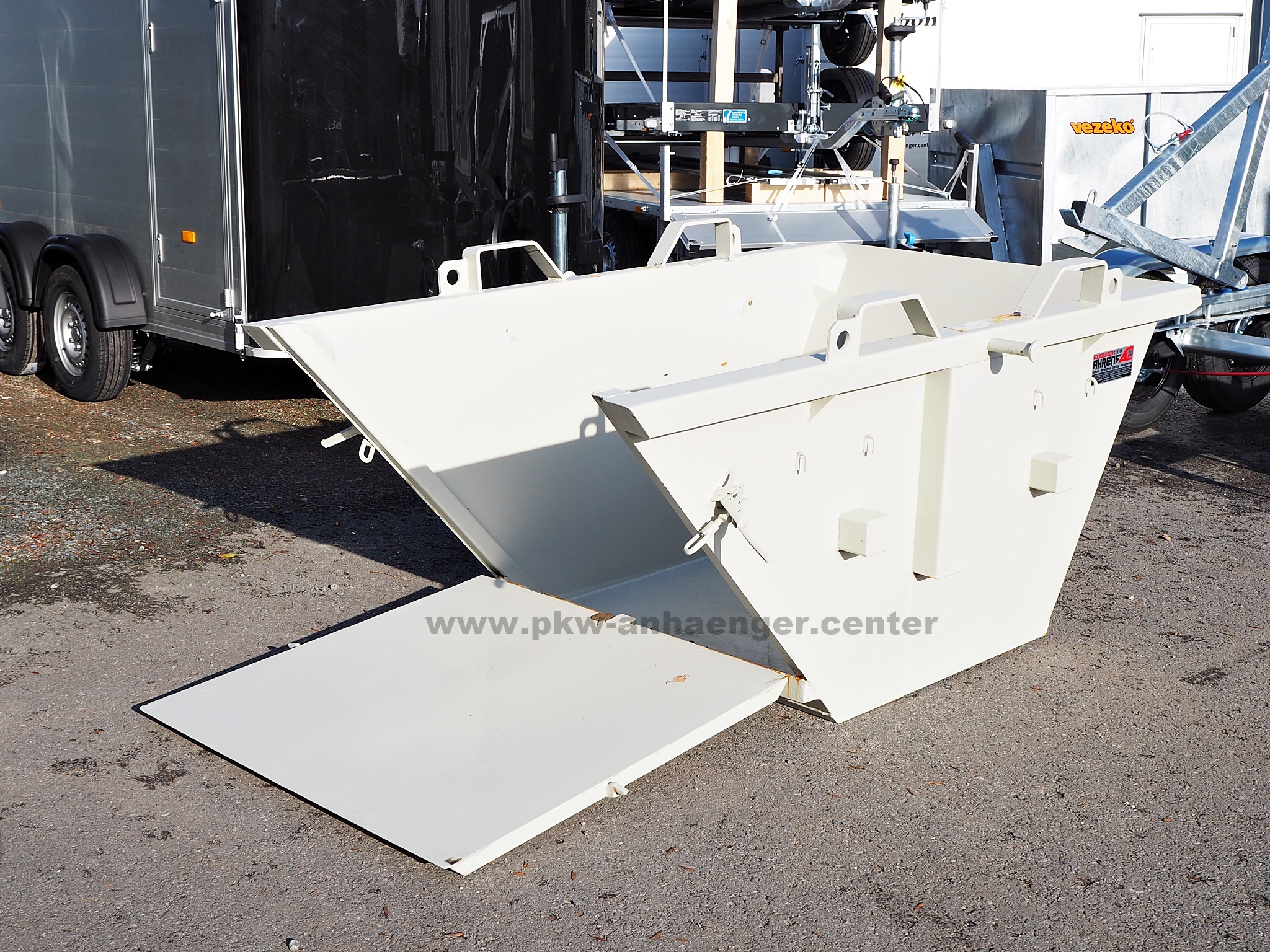 Absetzmulden / Container 1,3m³ mit Auffahrklappe für FOXX Absetzanhänger