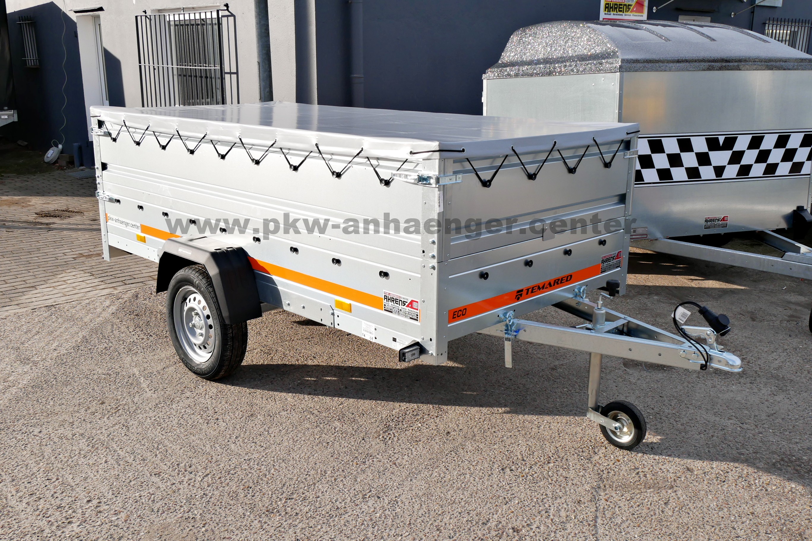 TEMARED ECO 2612 KIPP 750kg 264x126x70cm Bordwandaufsatz Flachplane abklappbare Deichsel Kastenanhänger