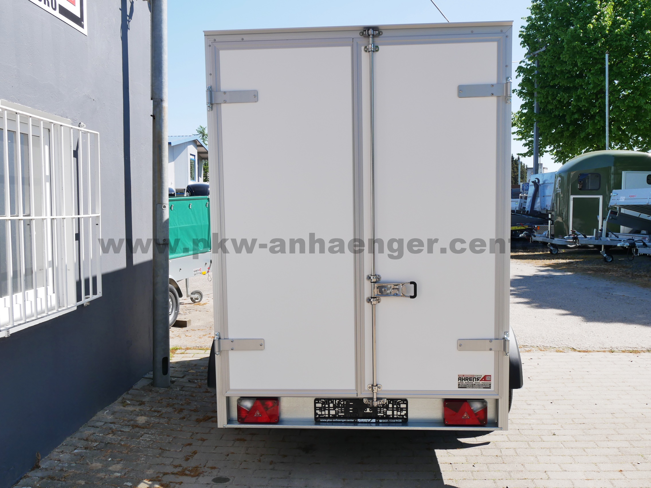 aUN-2000-305x157x194-WEB44-4