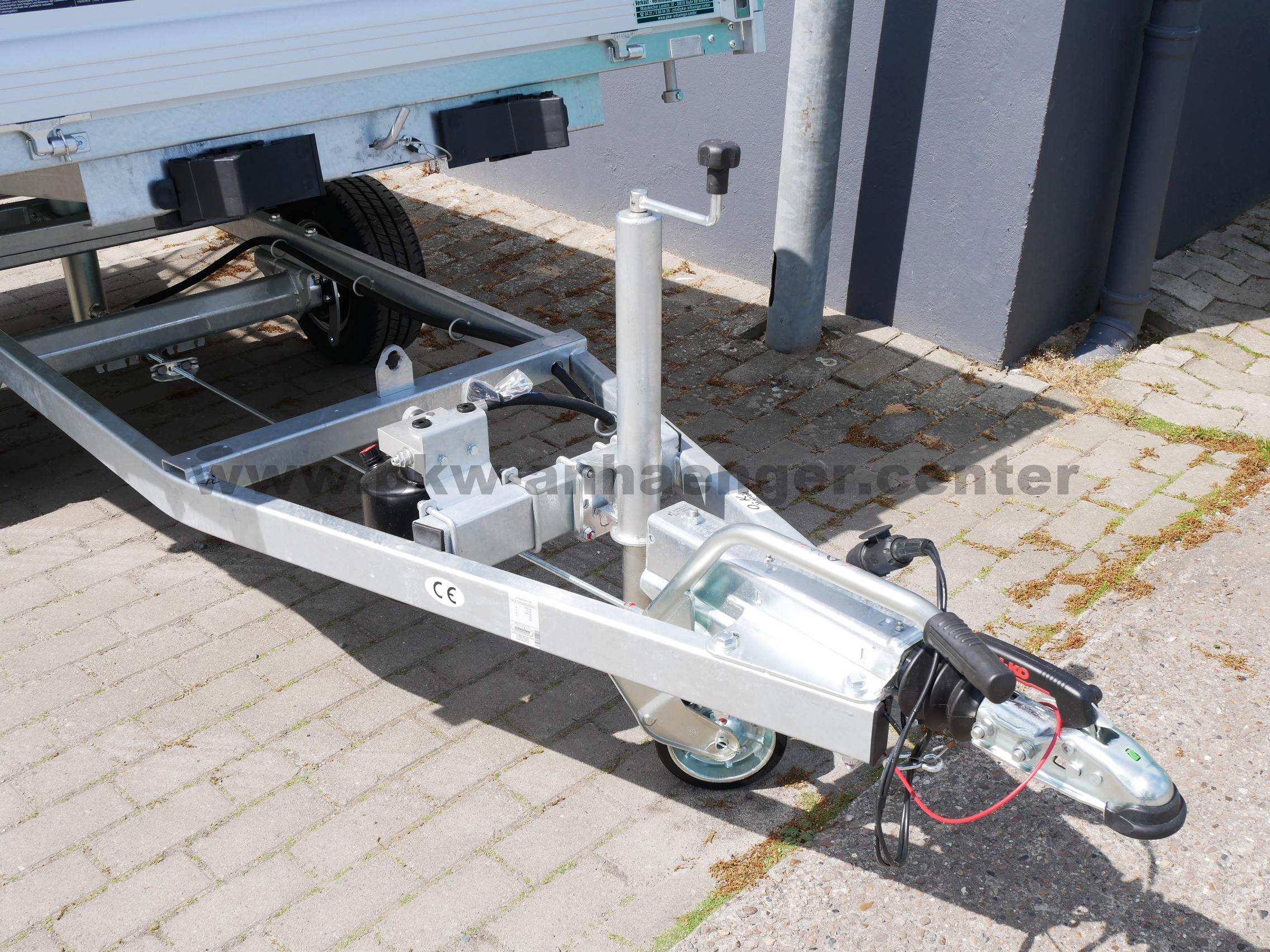 aUN-WEB-HK2315-13-10-9