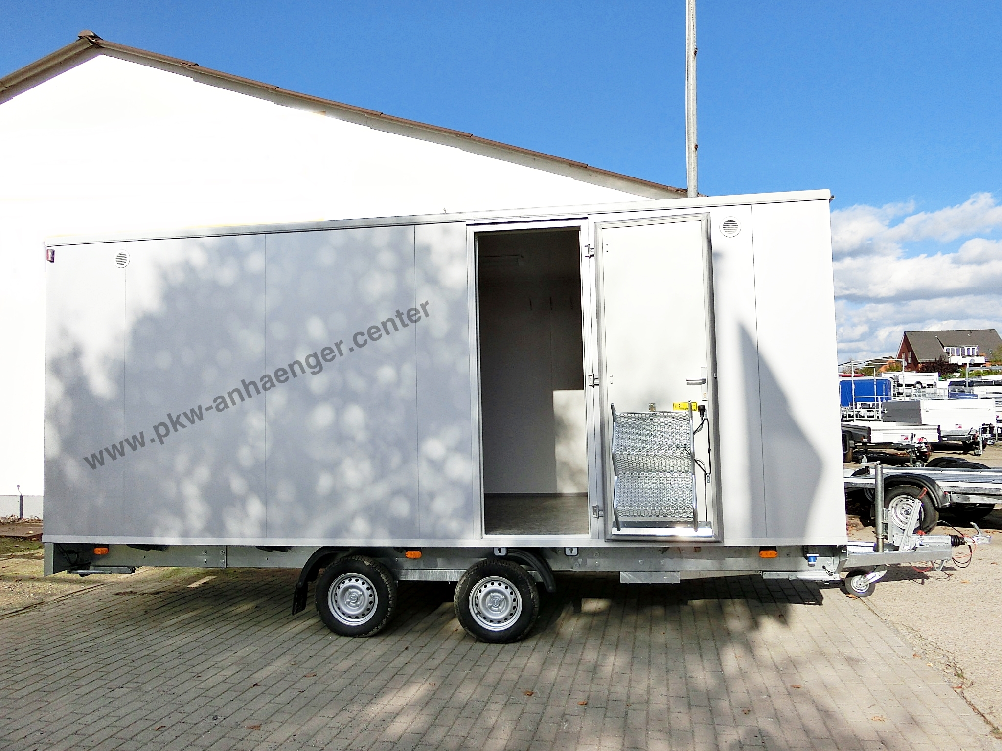 Mannschaftswagen für 12 Personen mit WC Raum als Bauwagen