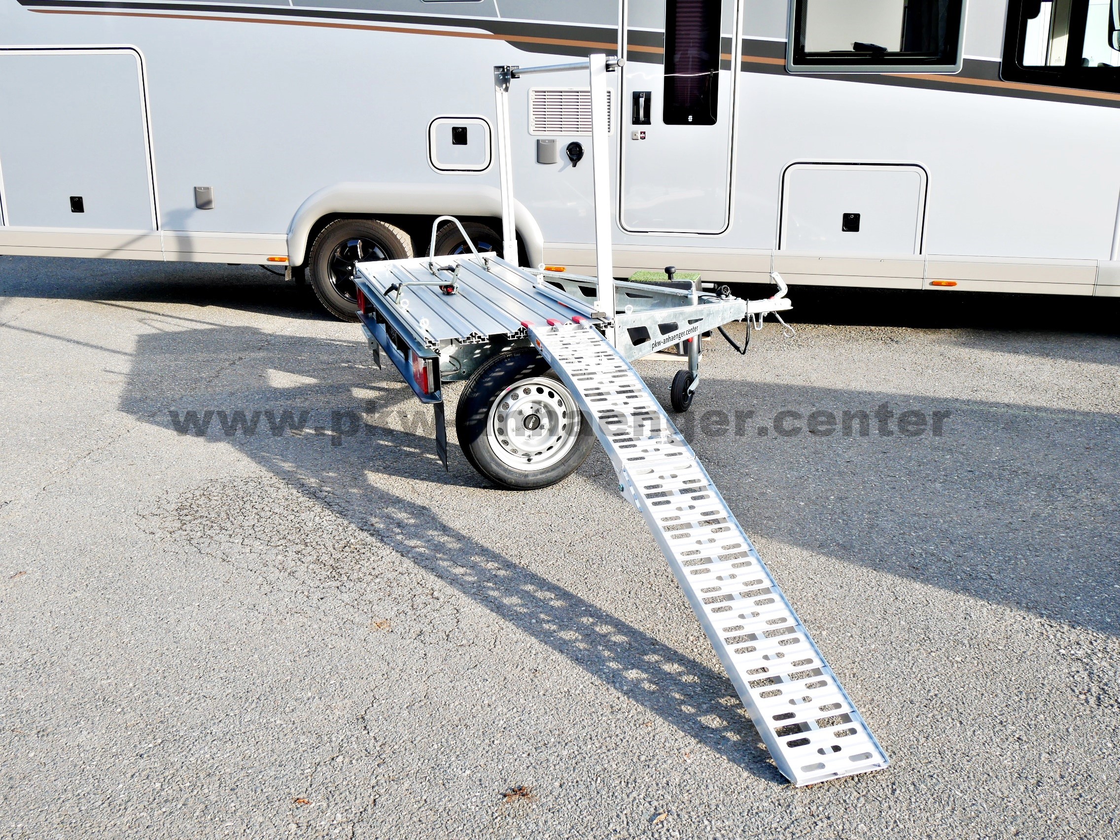 aTraigo-500-R-stsatz-Roller-auf-Plattform-4