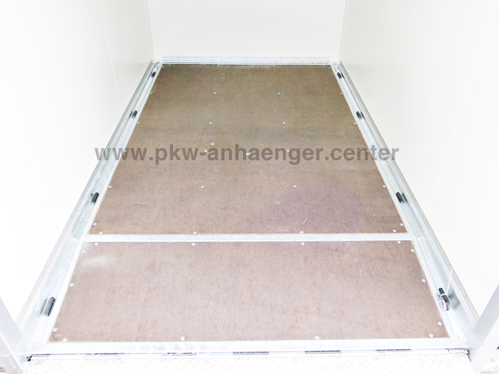 a-VE-1300-265x155x190-Lifter-Koffer-11-w