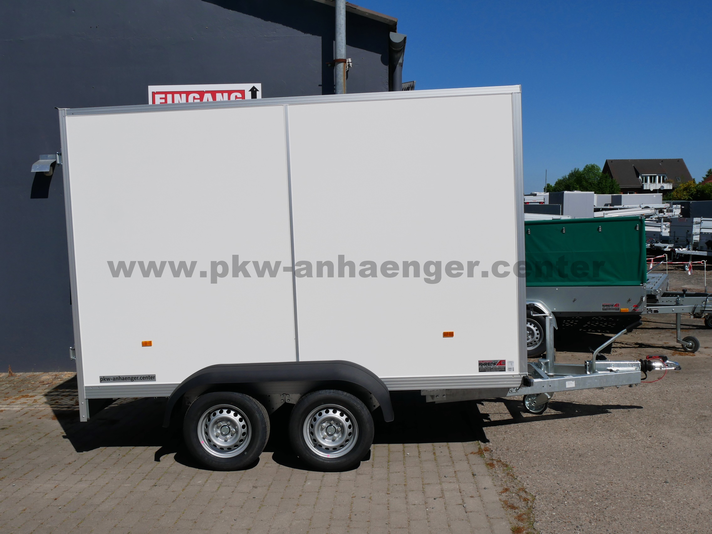 aUN-2000-305x157x194-WEB44-2