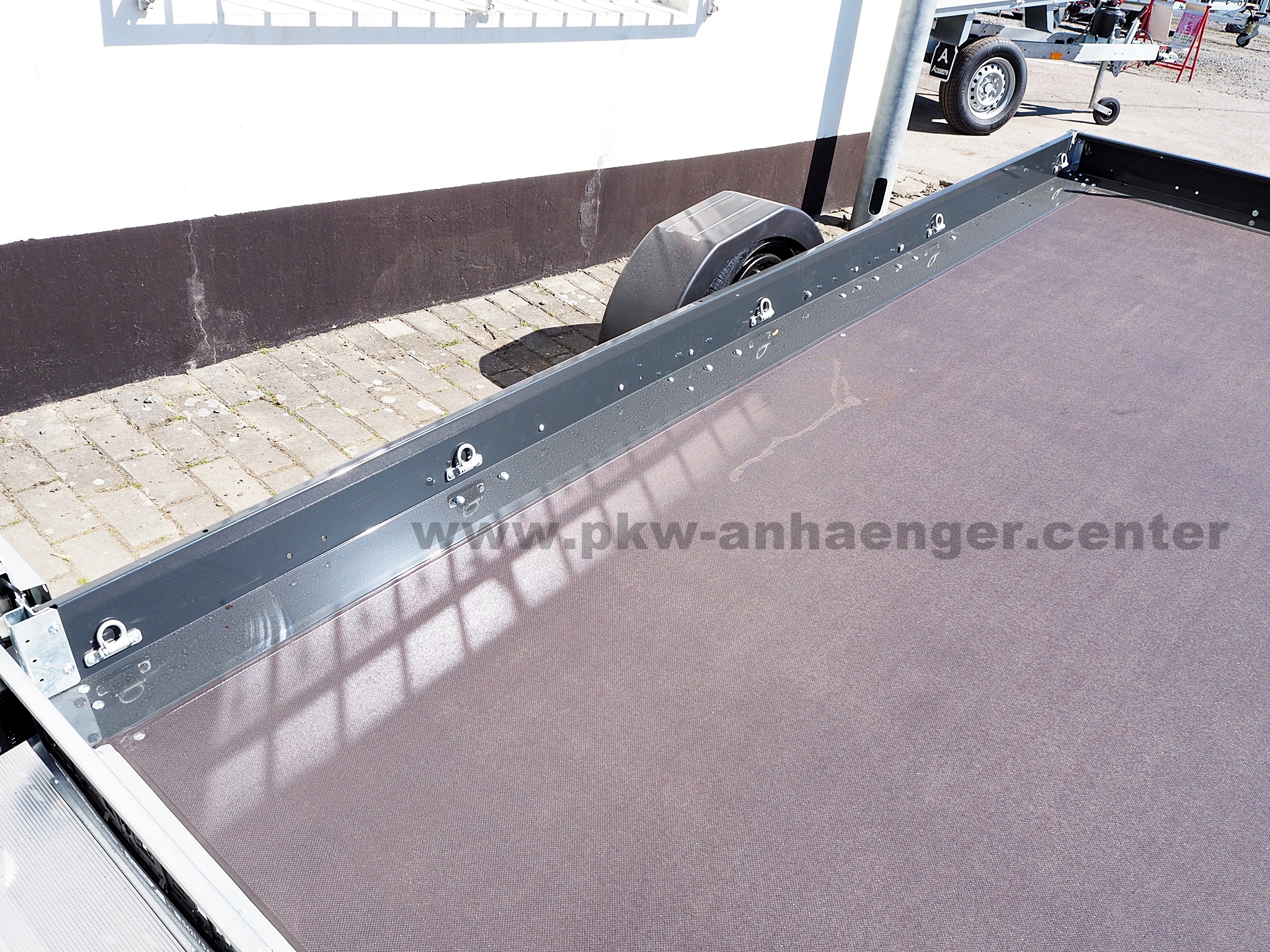 a-UN-1800-375x180-AS-9