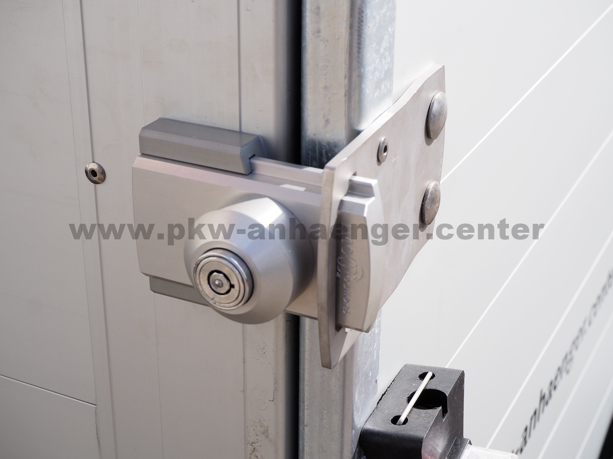 aCH-Schloss-Klappe-3