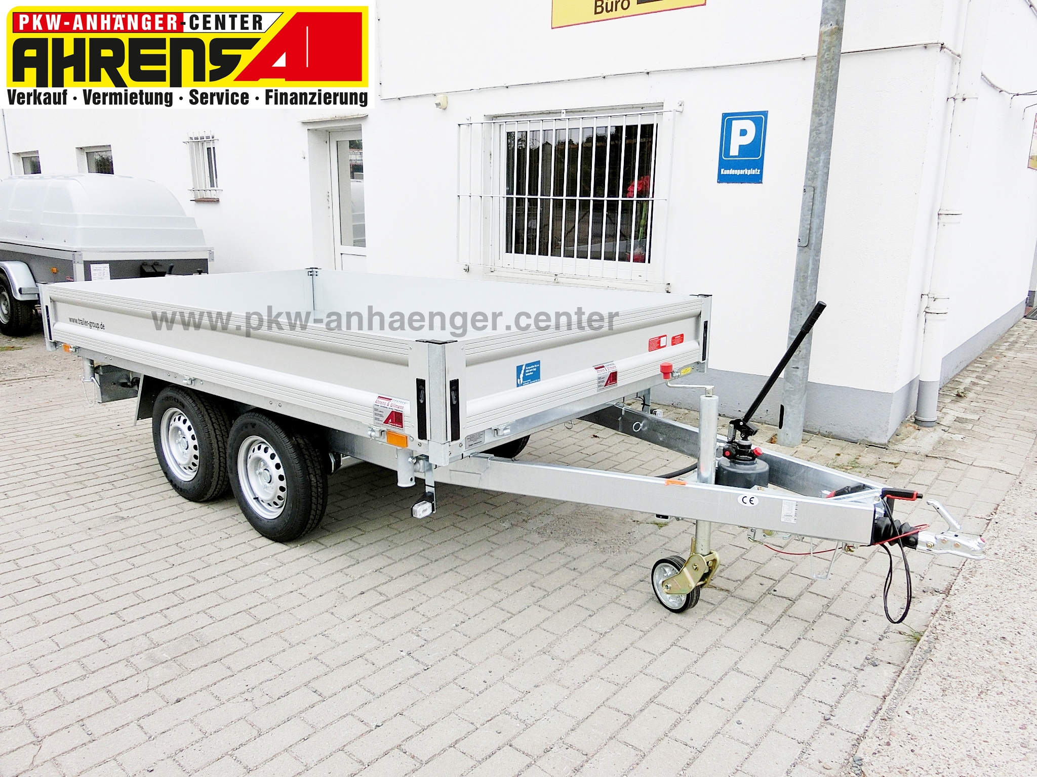 a-UN-2600-306x175x30cm-3SKipp-Web34-1-w