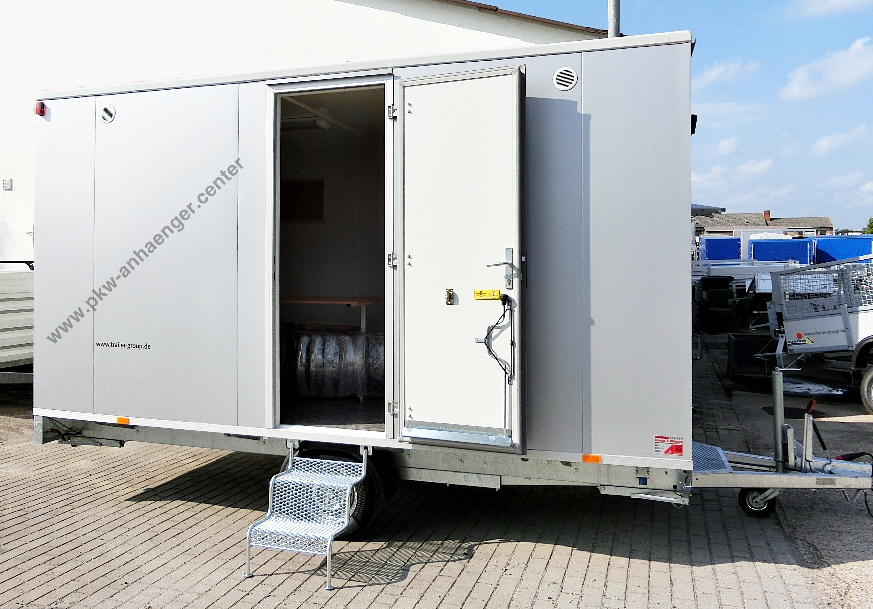 a-MOBI4201-5-w Bauwagen für 8 Personen mit Lagerraum und Toilette