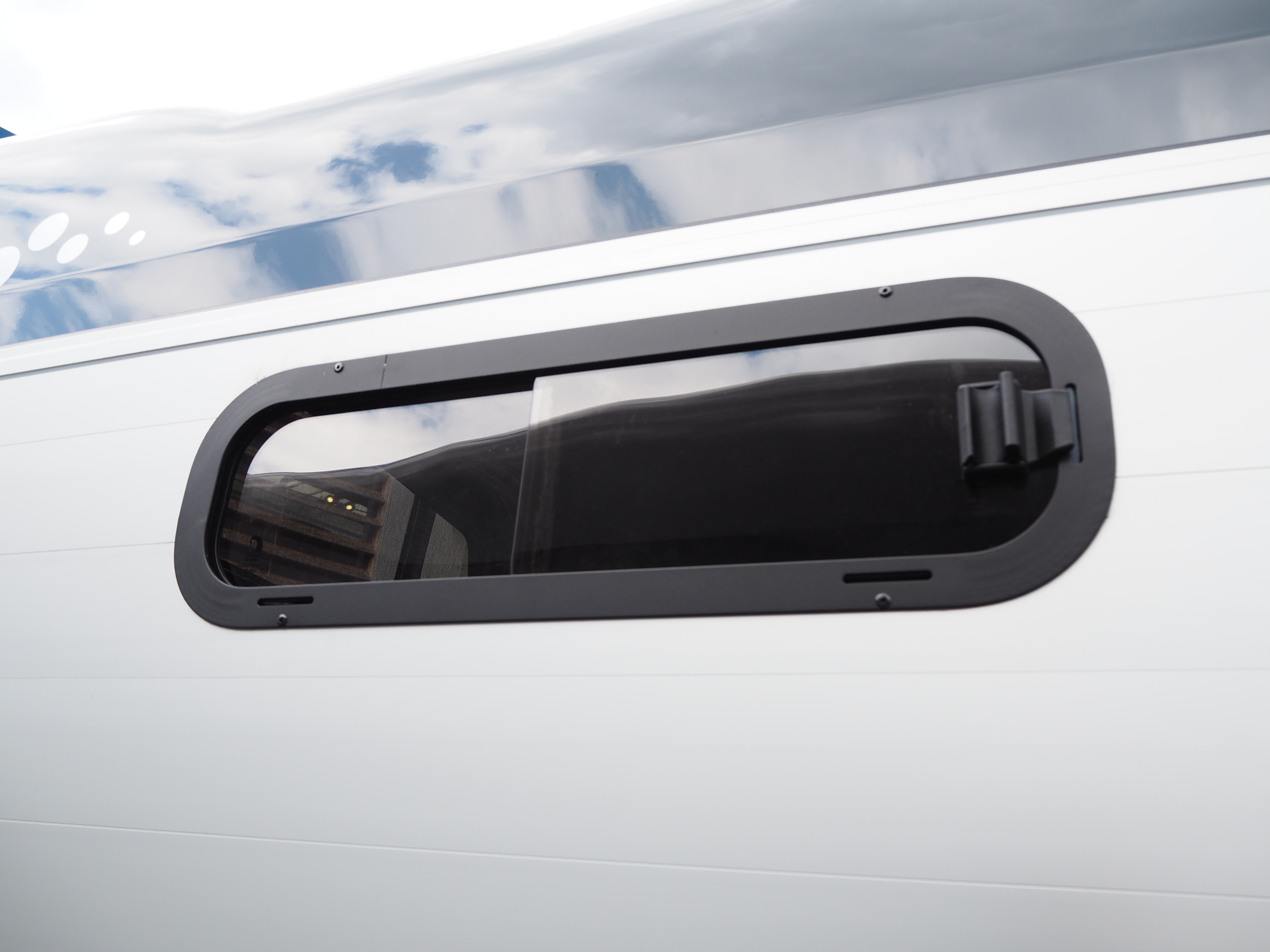 CH-Seitenfenster-Gold3-rechts Seitenfenster rechts für Cheval Liberte GOLD3 Pferdeanhänger