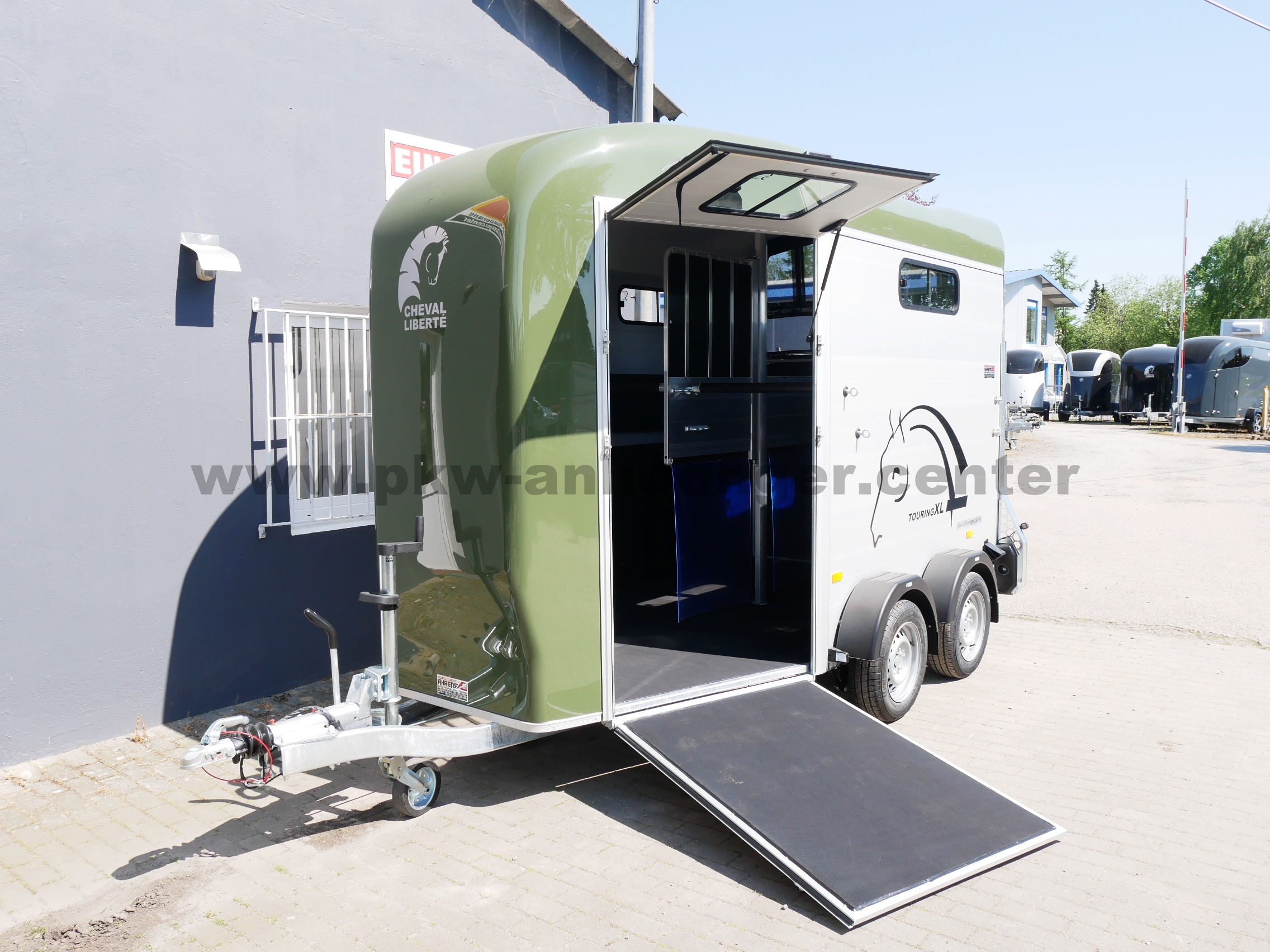 aCH-TouringXL-SK-gr-n-4 Cheval Liberte TOURING-XL 2er Pferdeanhänger Frontausstieg