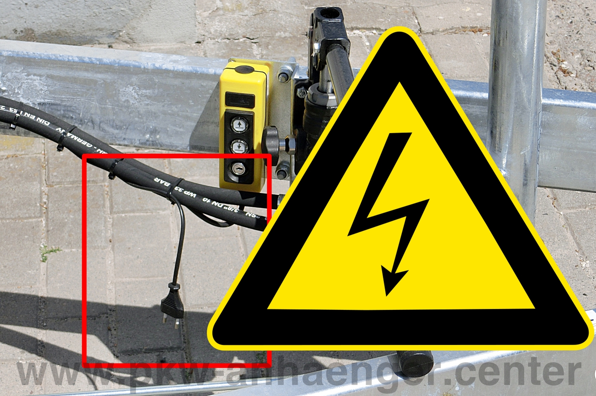 a-Ladeger-t-montiert-Logo 230V Ladegerät montiert im Anhänger