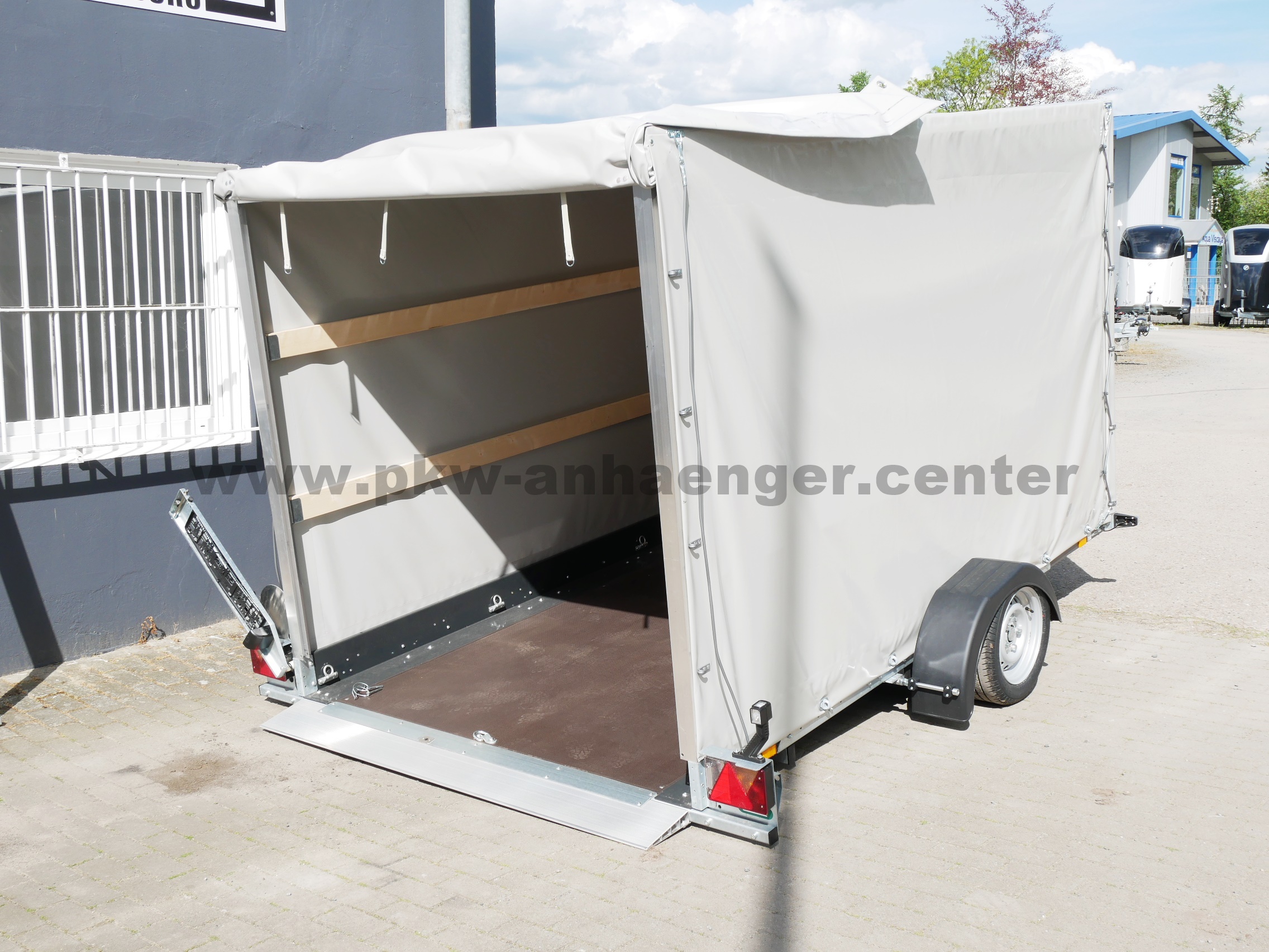 aUN-1500-315x180x180-PG-hellgrau-7 Unsinn UA3718-18-13 1800kg 375x180x180cm 100km/h Planenanhänger Absenkanhänger