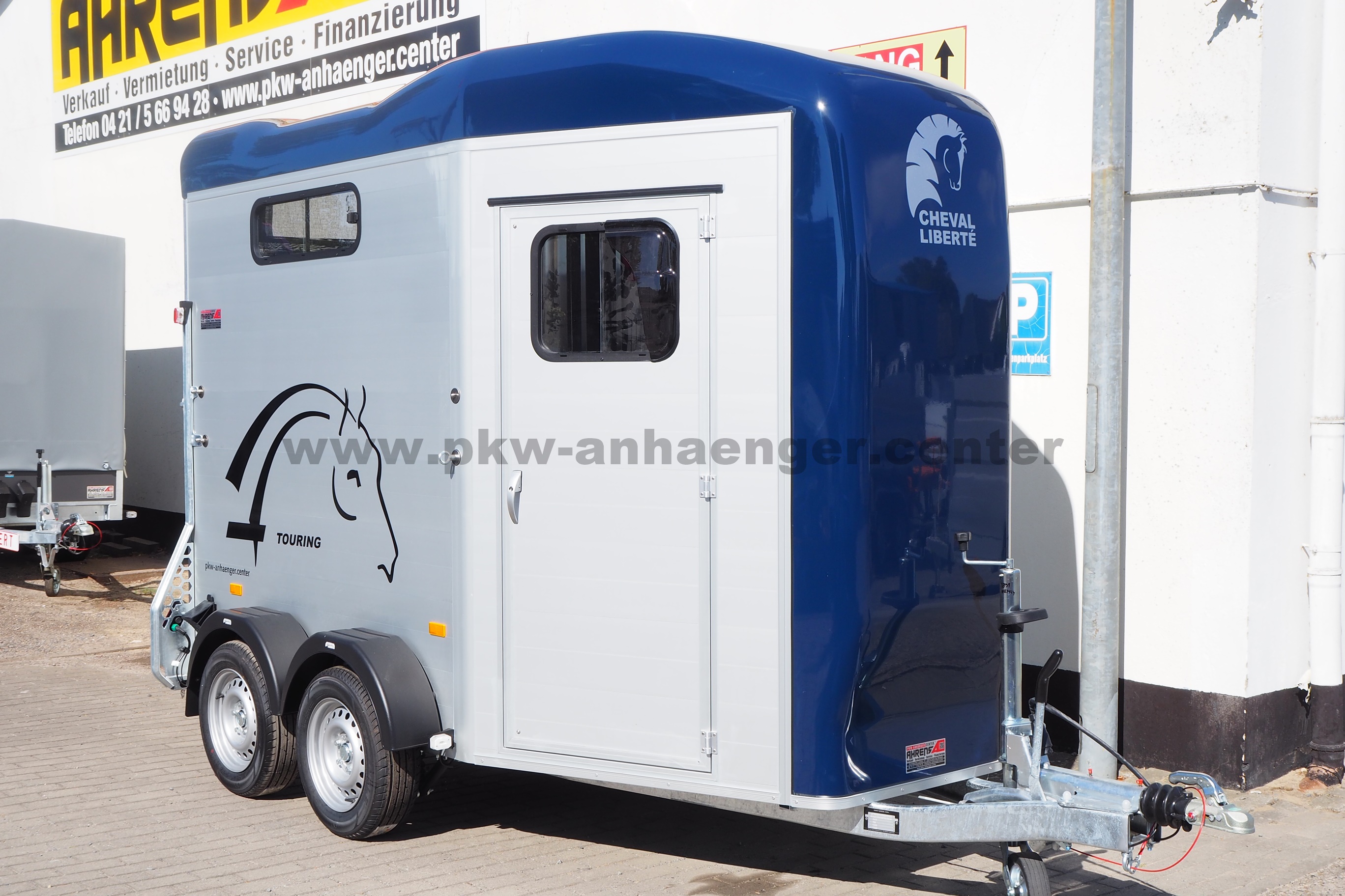 aCH-Touring-Jumping-blau-1