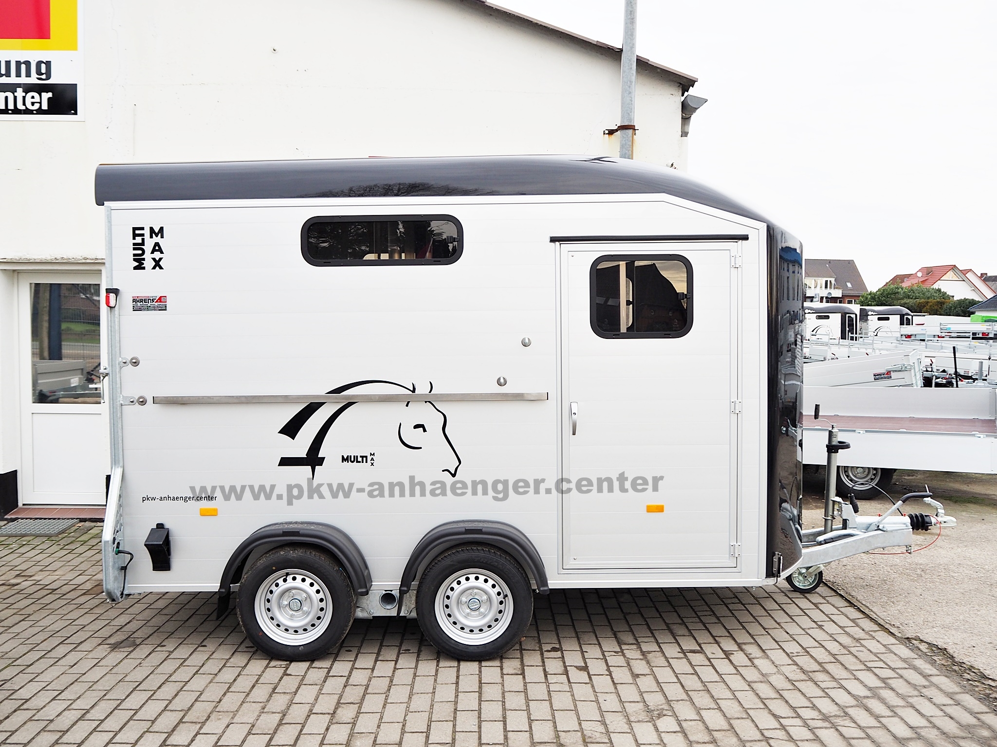 a-CH-Multimax-schwarz-2 Cheval Liberte MULTIMAX 2er Pferdeanhänger große Sattelkammer