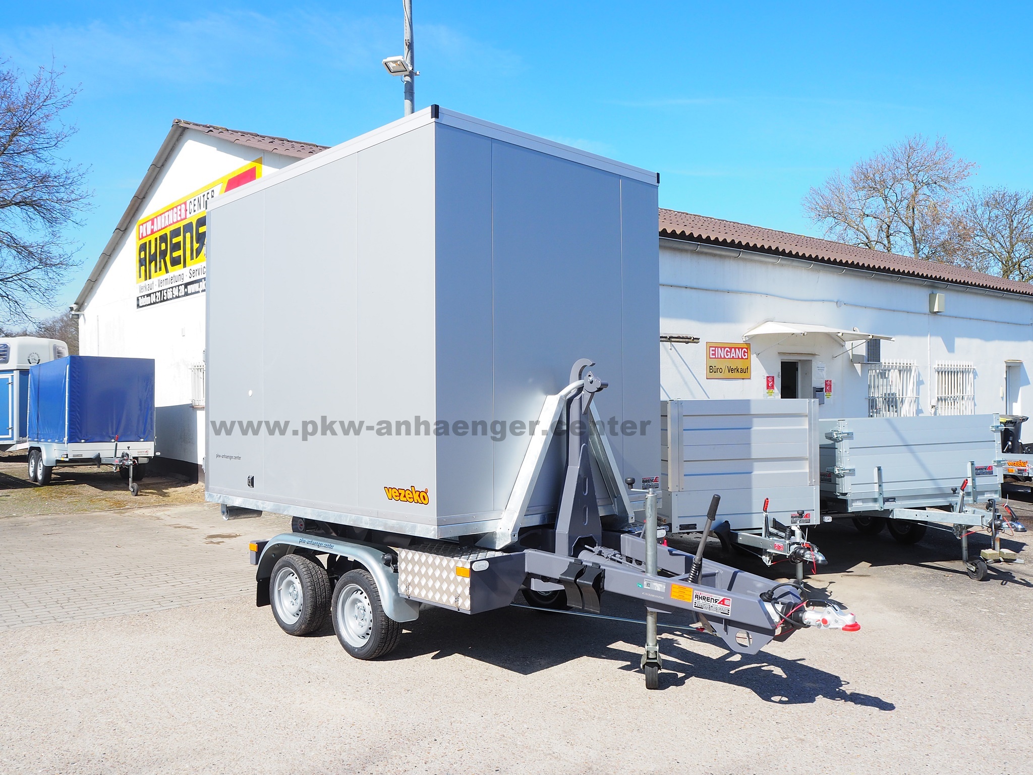 a-Konos-mit-Abrollkoffer-1