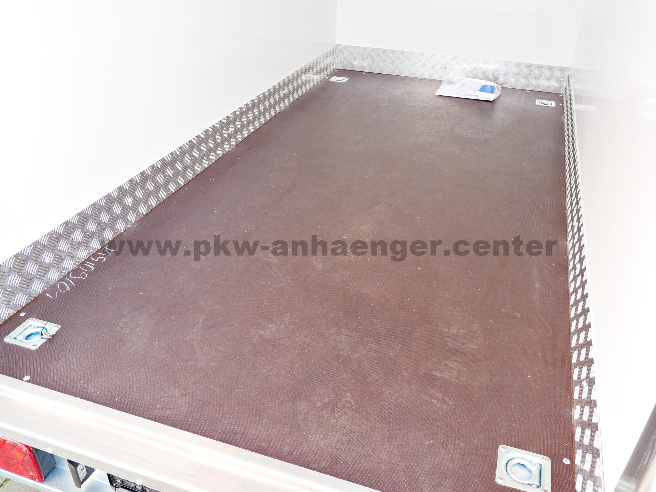 aTE-2000-300x150x180-K-hlanh-nger-6