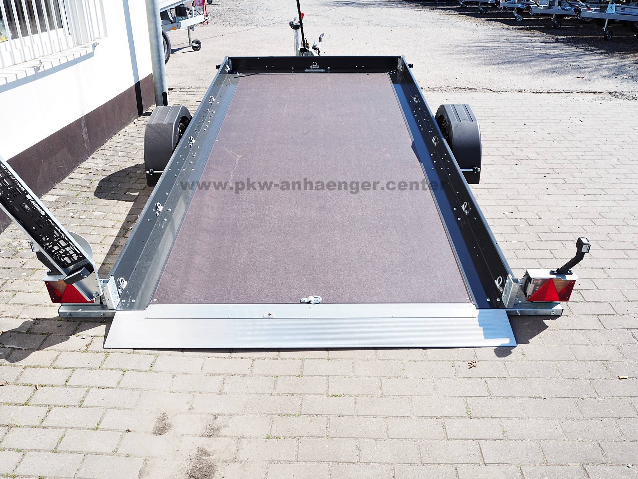 a-UN-1800-375x180-AS-8