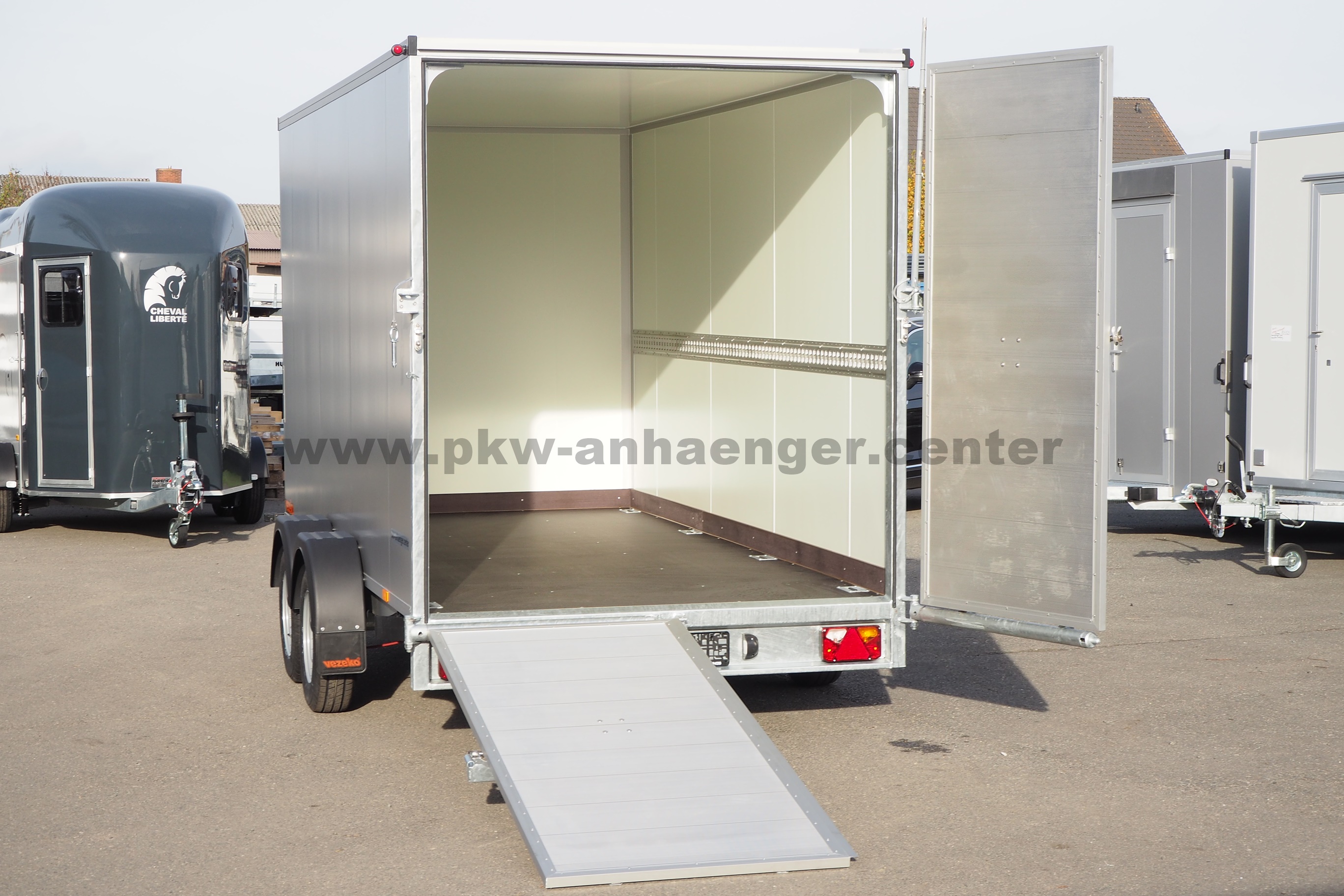 aVE-2700-405x184x205-Klappe-T-r-5 Vezeko 2700kg 405x184x205cm Klappe/Tür-System Kofferanhänger Sandwich 30mm