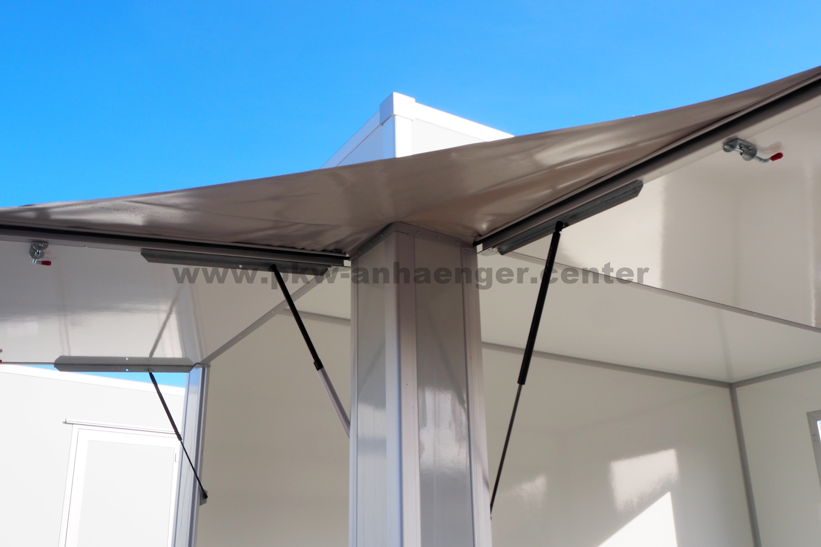 aPP-2500-420x200x230-2Klappen-Planendreieck-8