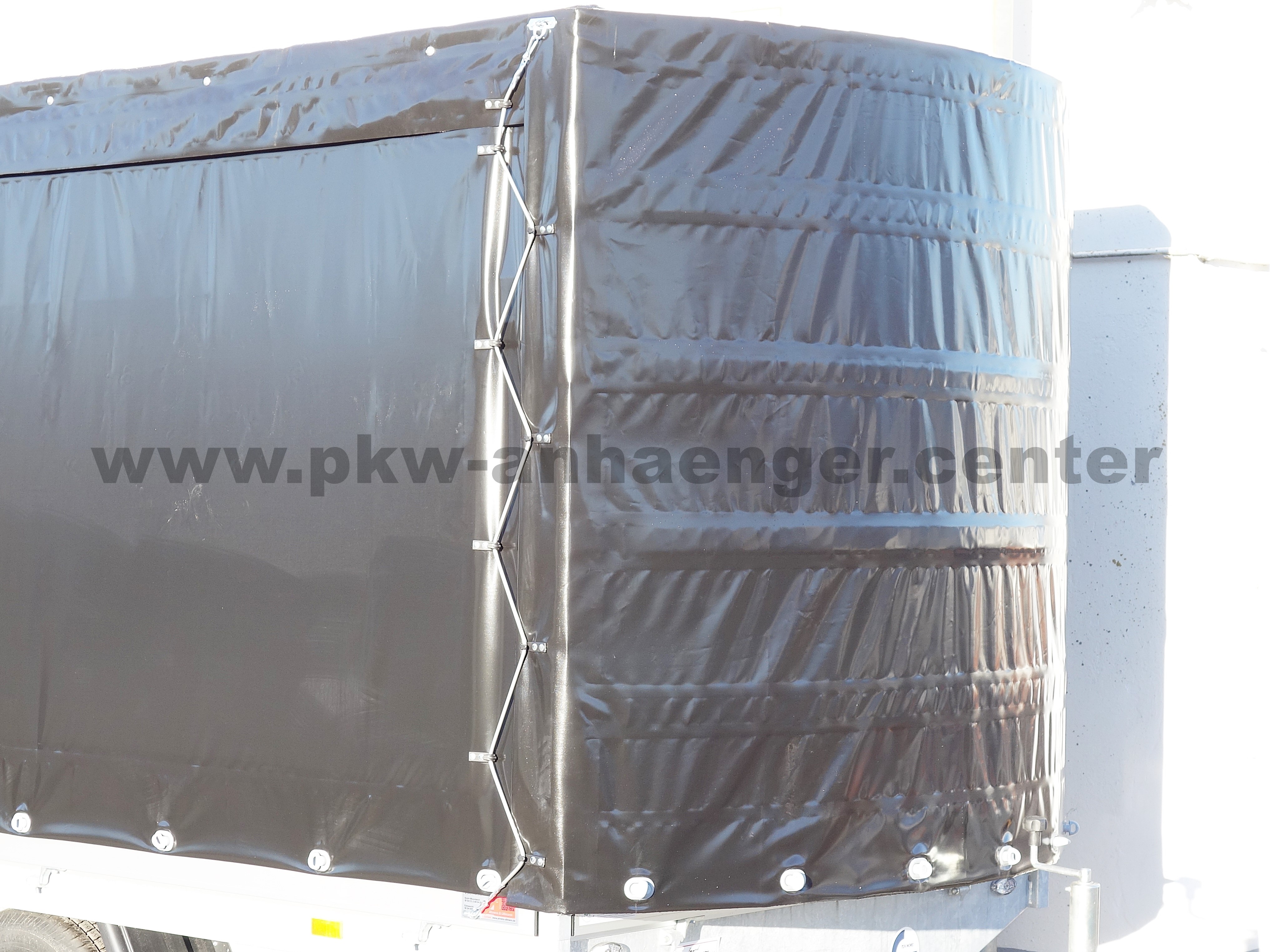 a-Windrundung-1 ÖKO Windrundung vorgebaut für Plane & Gestell