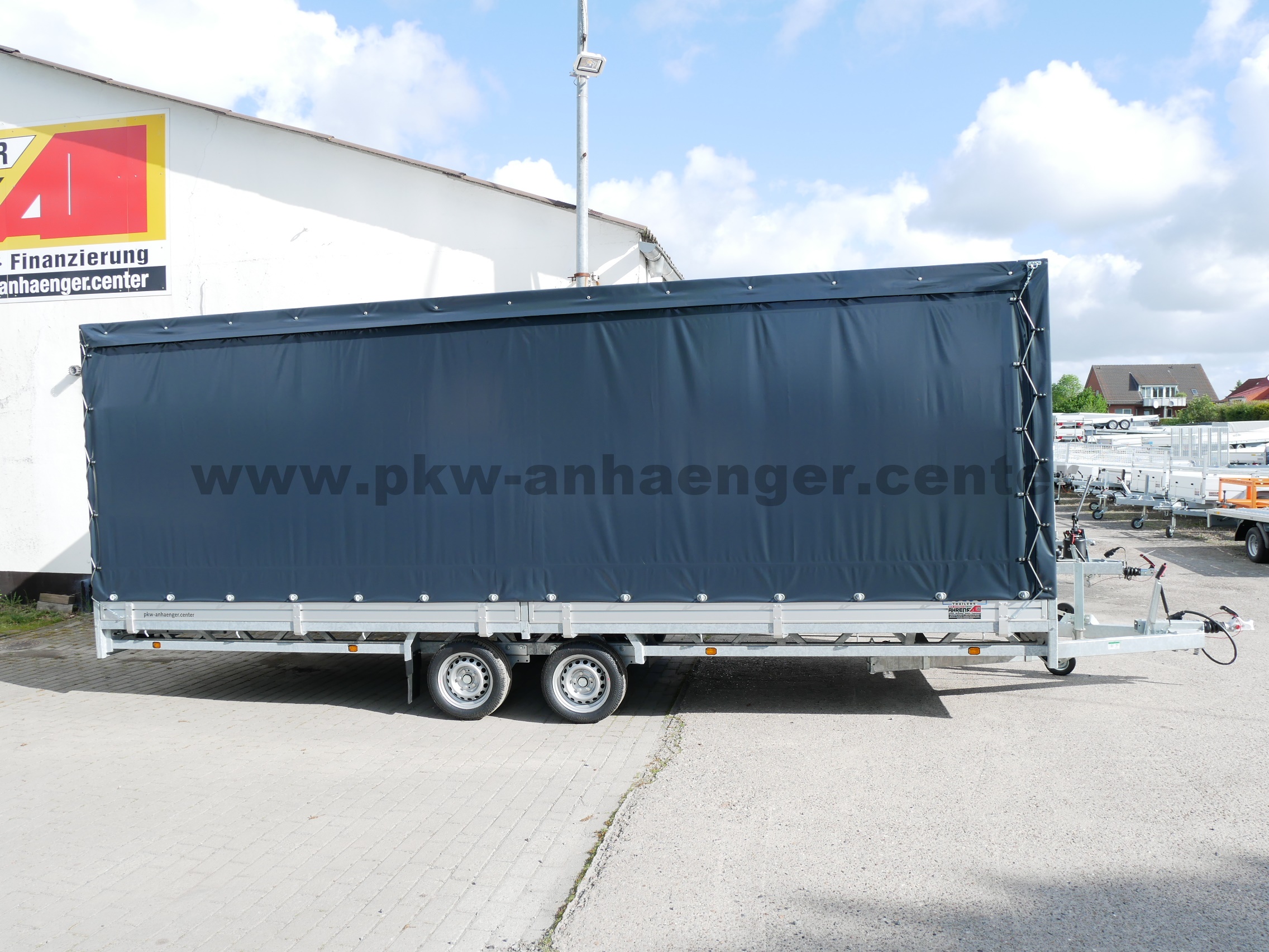 aHU-3000-611x203x200-PG-anthrazit-2x-Schiebepl-Runddach-2