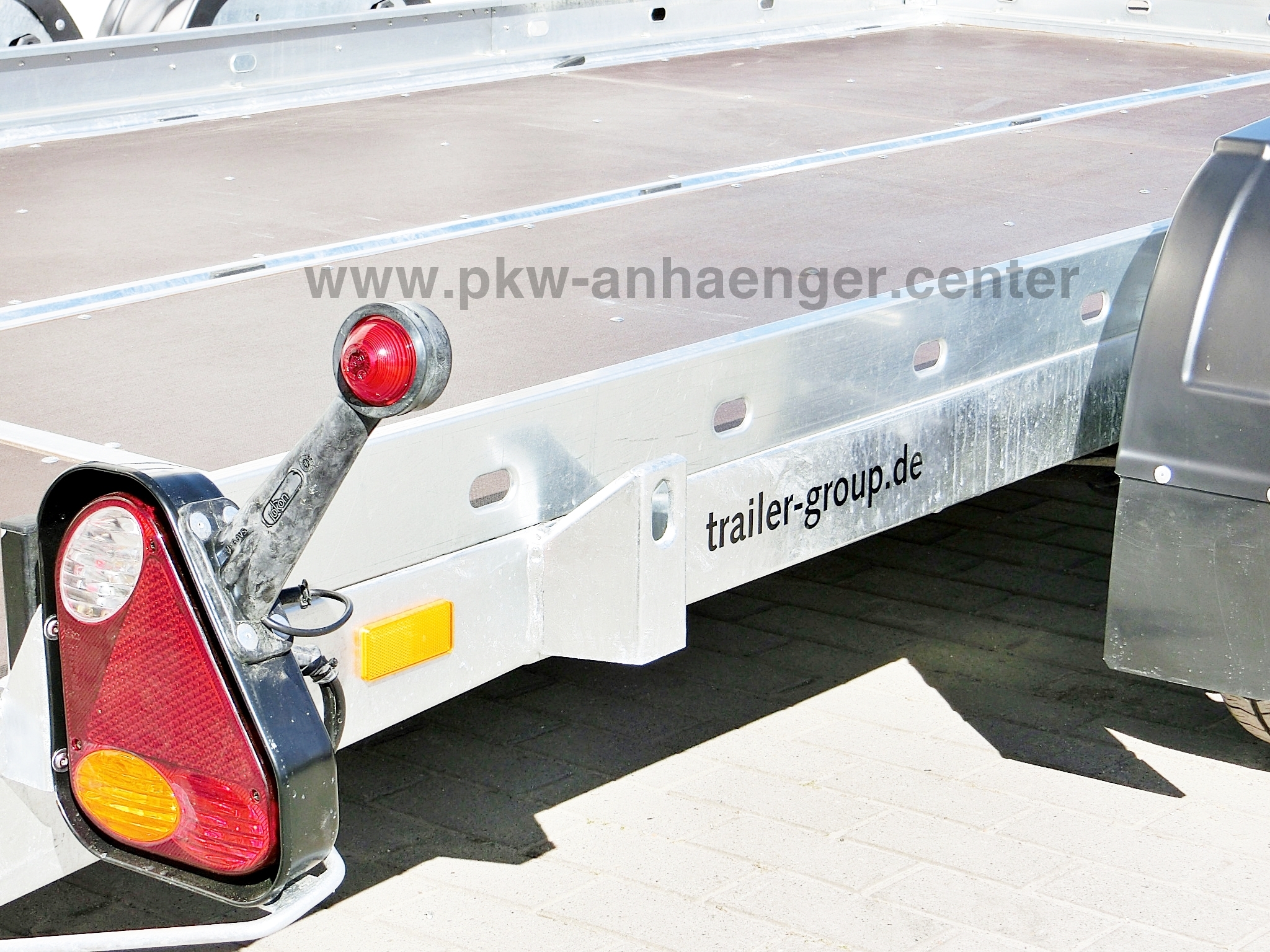 a-VE-2700-390x188-Lifter-Car-13-w