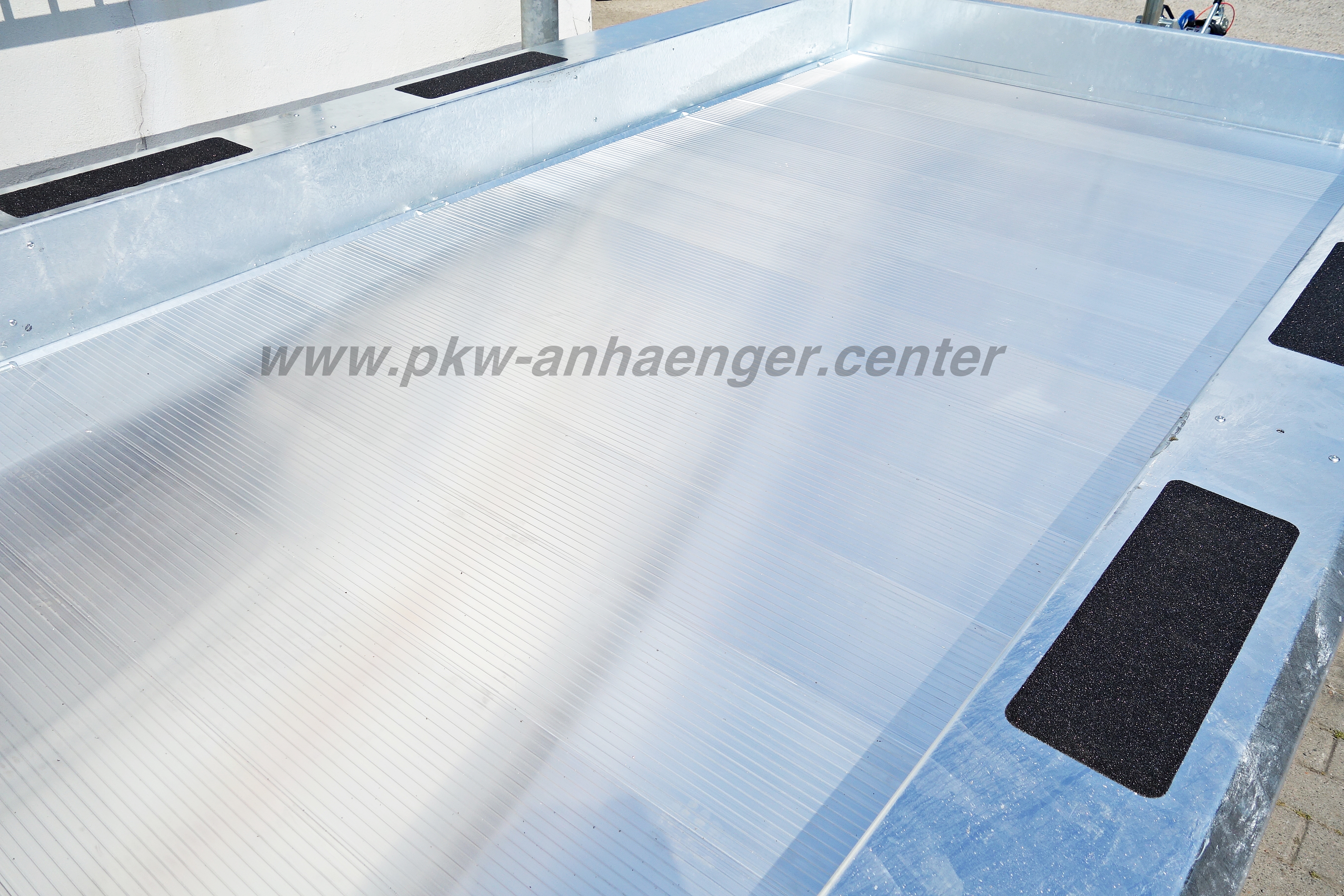 A-HA-3500-410x184-Indigo-LF2-Alub-Para-12-www Aluboden statt Holz für Hapert Indigo 310x164cm