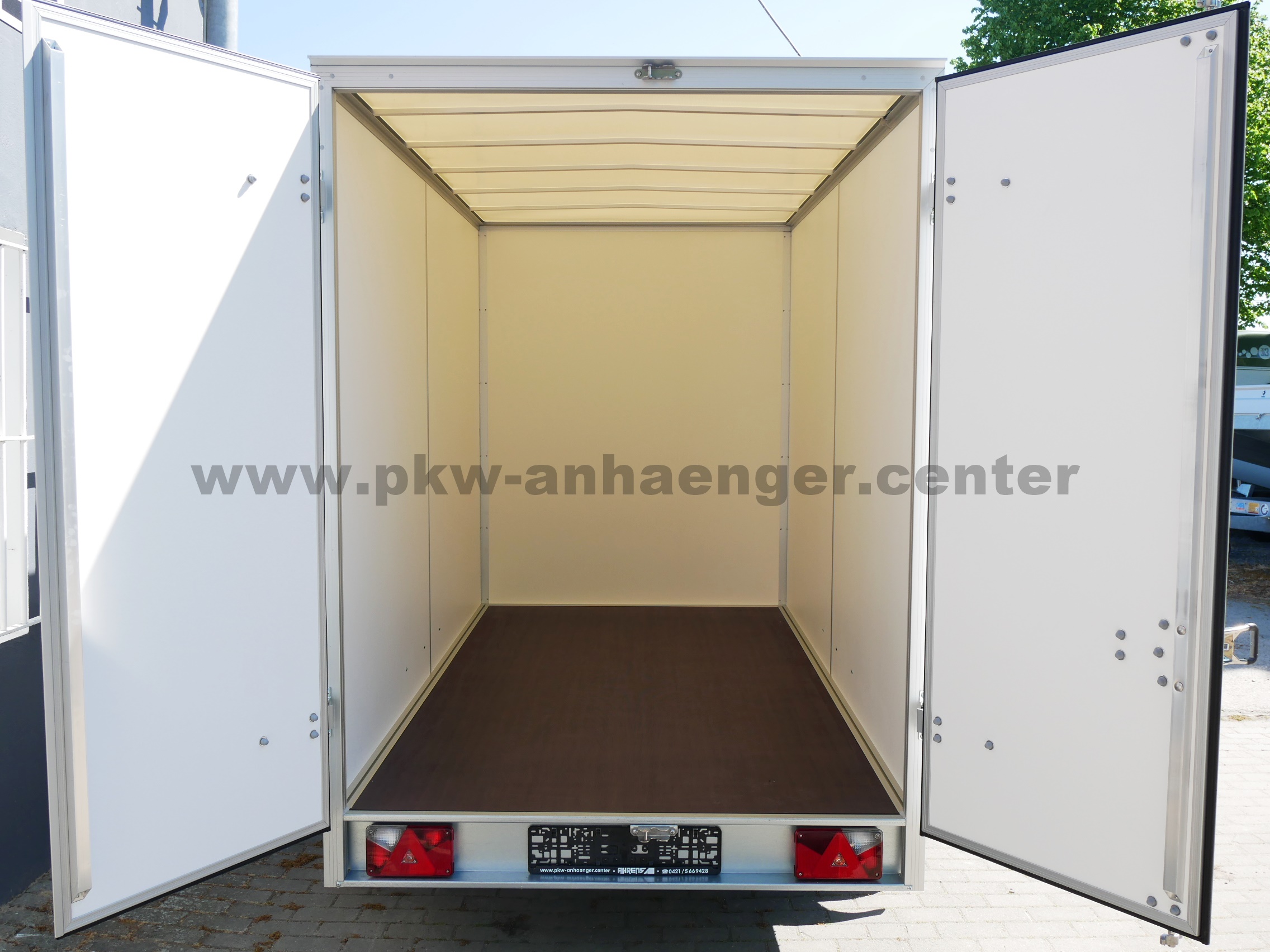 aUN-2000-305x157x194-WEB44-5