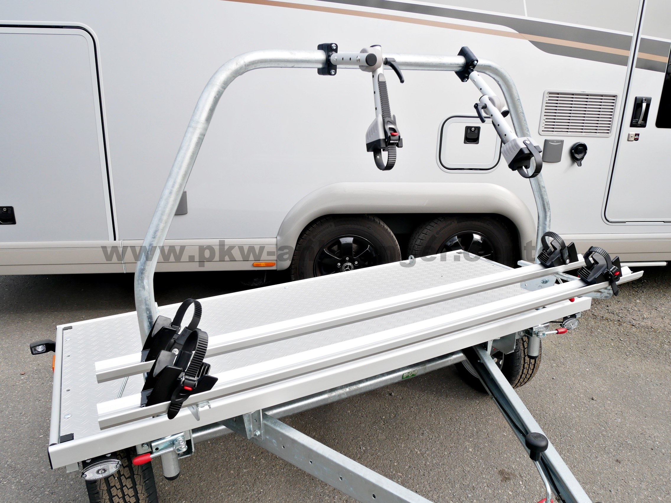 aWheely-R-stsatz-2-Fahrr-der-auf-Deichsel-2 Zubehörset 2 Fahrräder über Wheely Deichsel