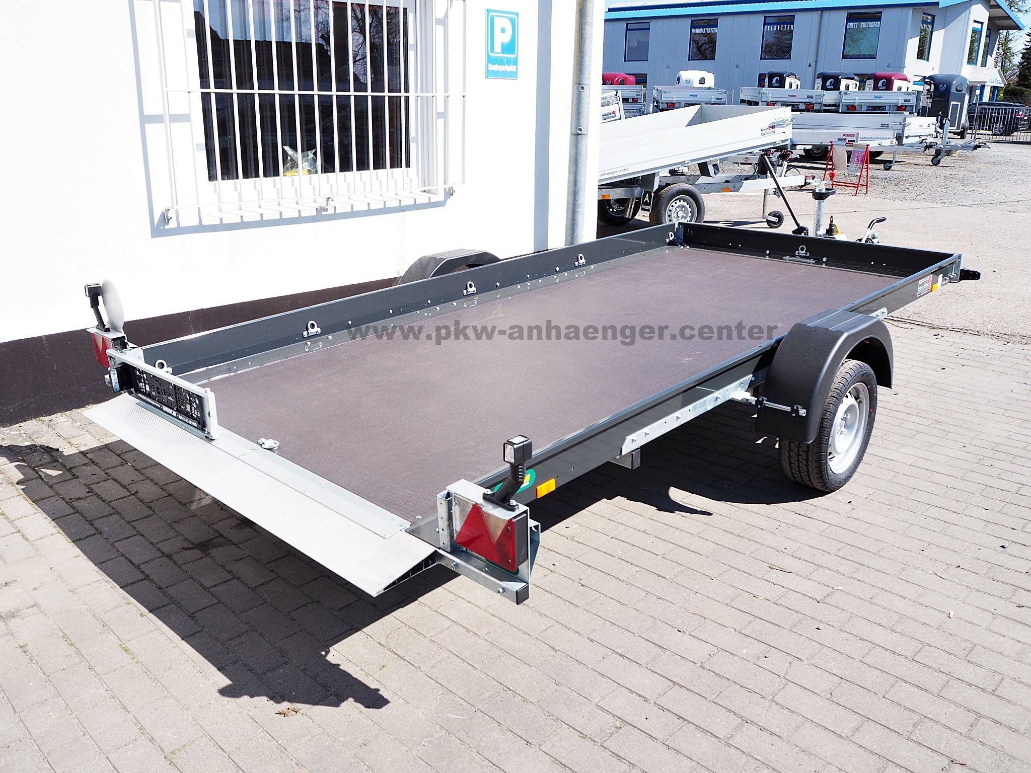 a-UN-1800-375x180-AS-3