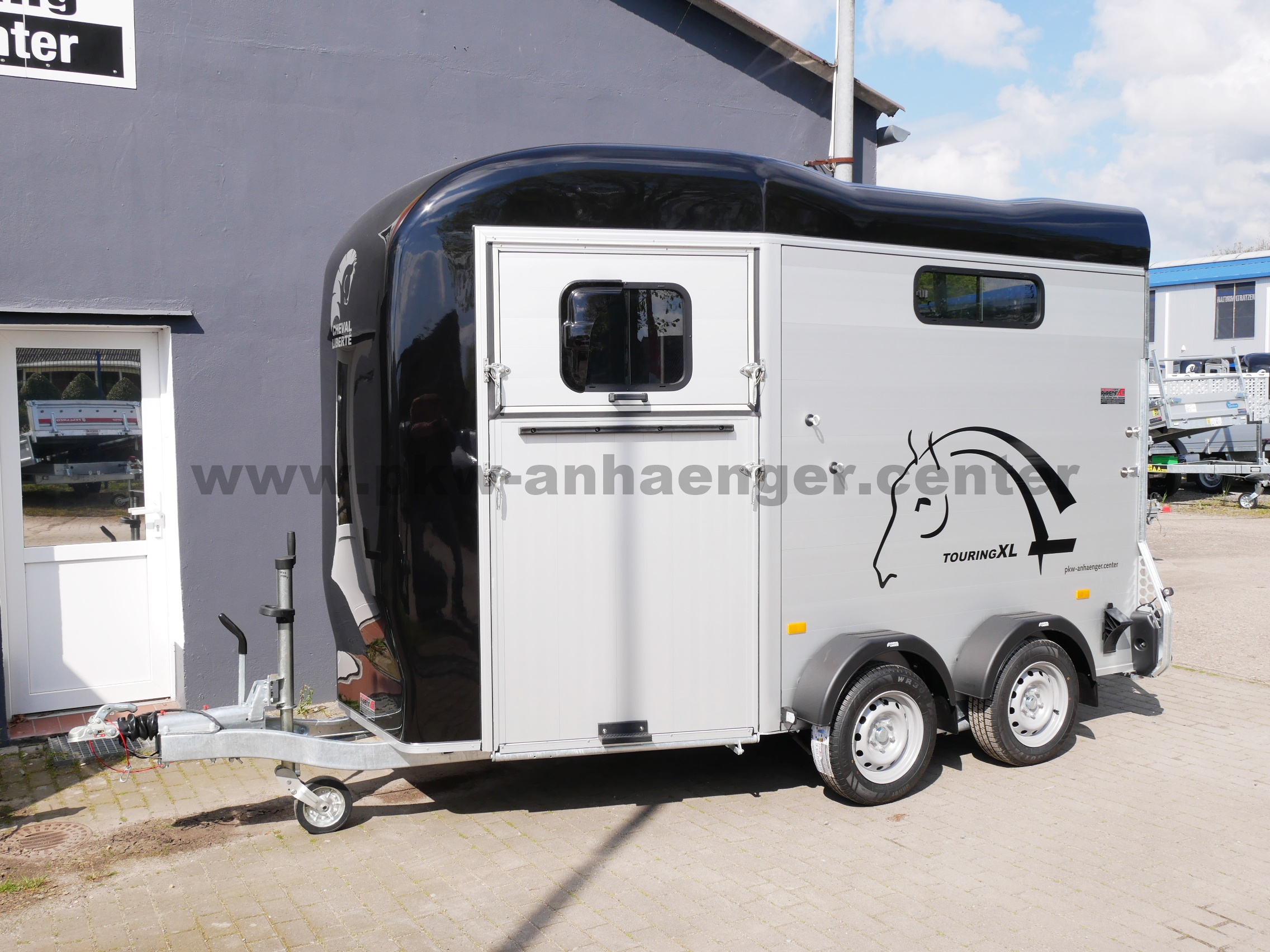 aCH-TouringXL-SK-schwarz-1 Cheval Liberte TOURING-XL 2er Pferdeanhänger Frontausstieg