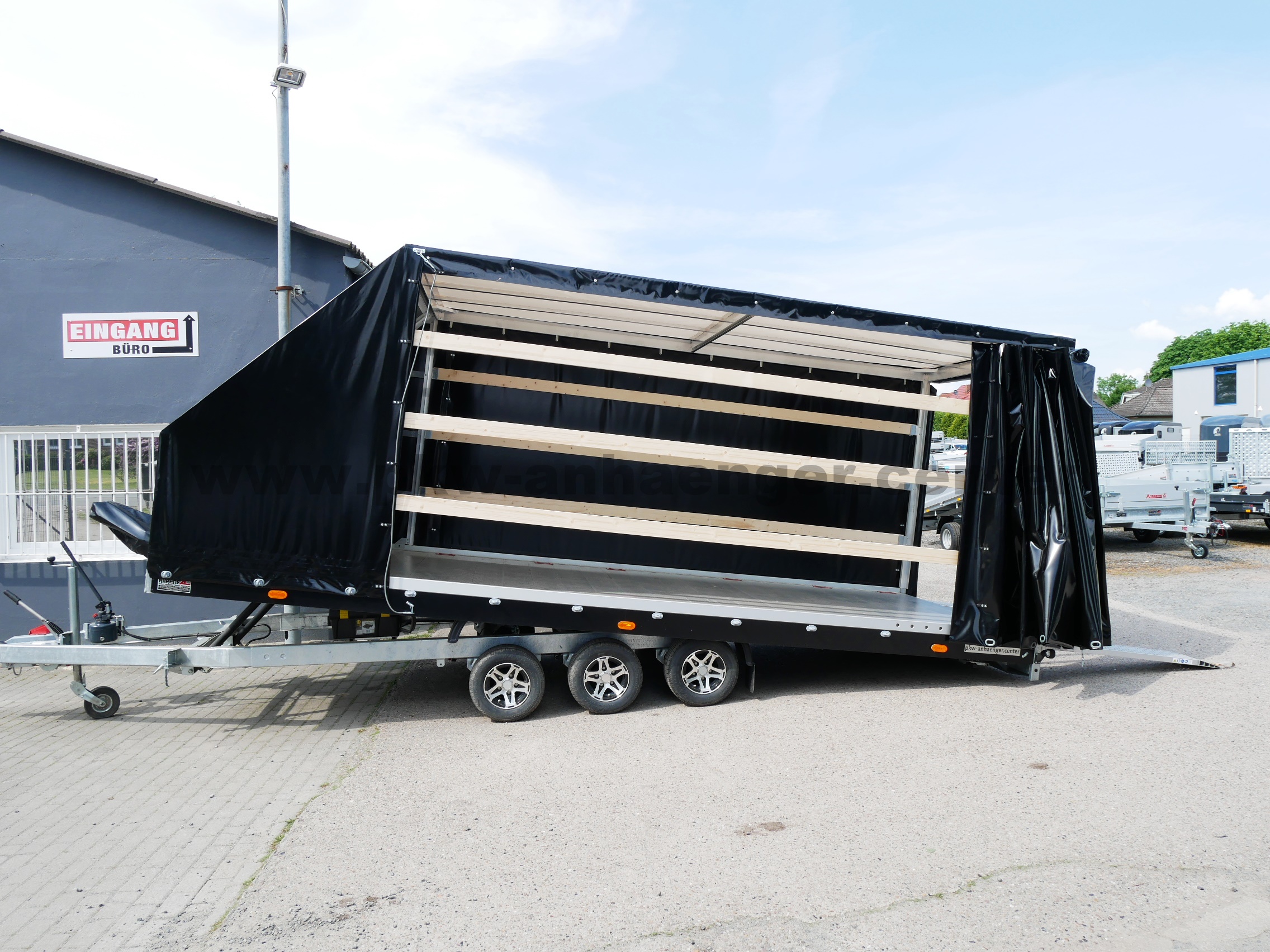 aVE-3500-Jumbo-560-PG-schwarz-7 VEZEKO JUMBO-Light35.56 560x209x200cm 3,5t Autotrailer Plane & Gestell E-Winde Tridem Alufelgen