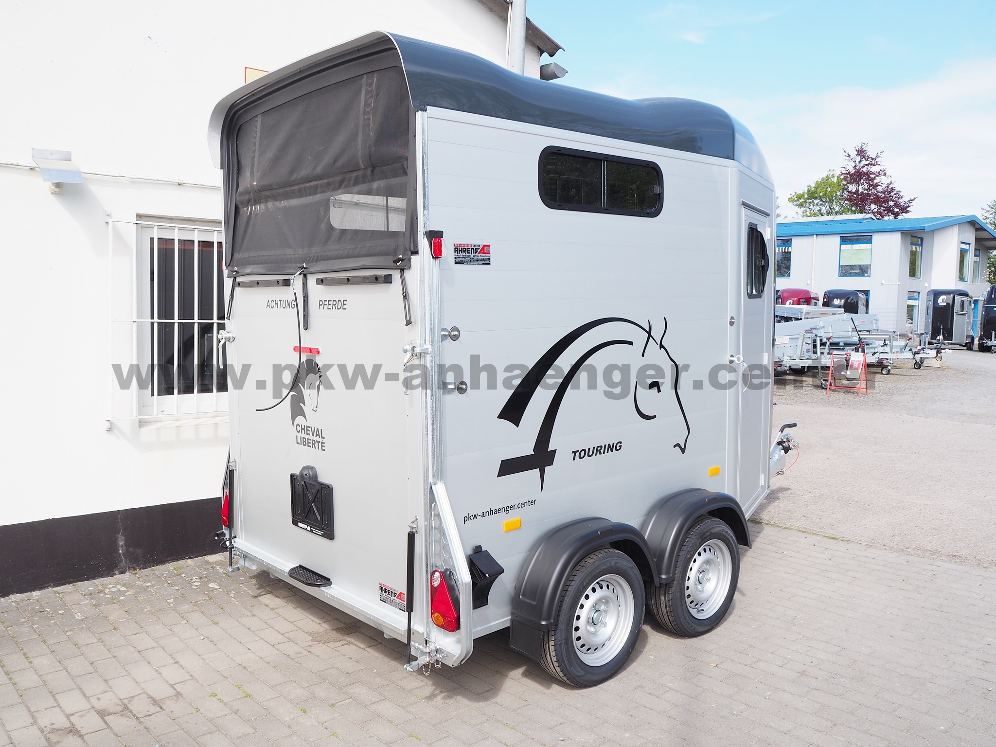 aCH-Touring-Jumping-New-dklgrau-3