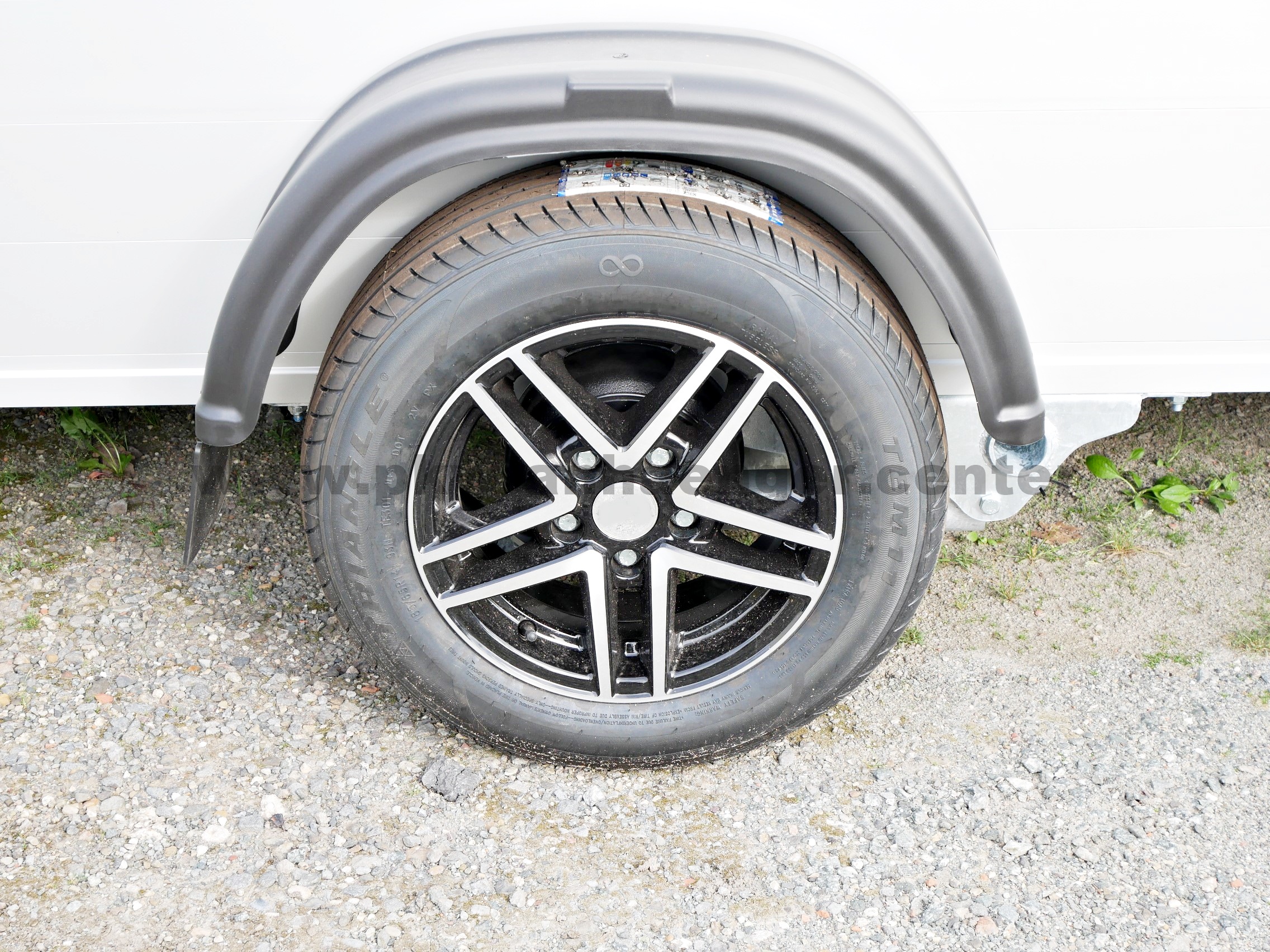 aCH-C400-schwarz-Alufelgen-2 Alufelgen statt Stahlfelgen für Cheval Liberte  Cargo oder Roadstar in 1300kg