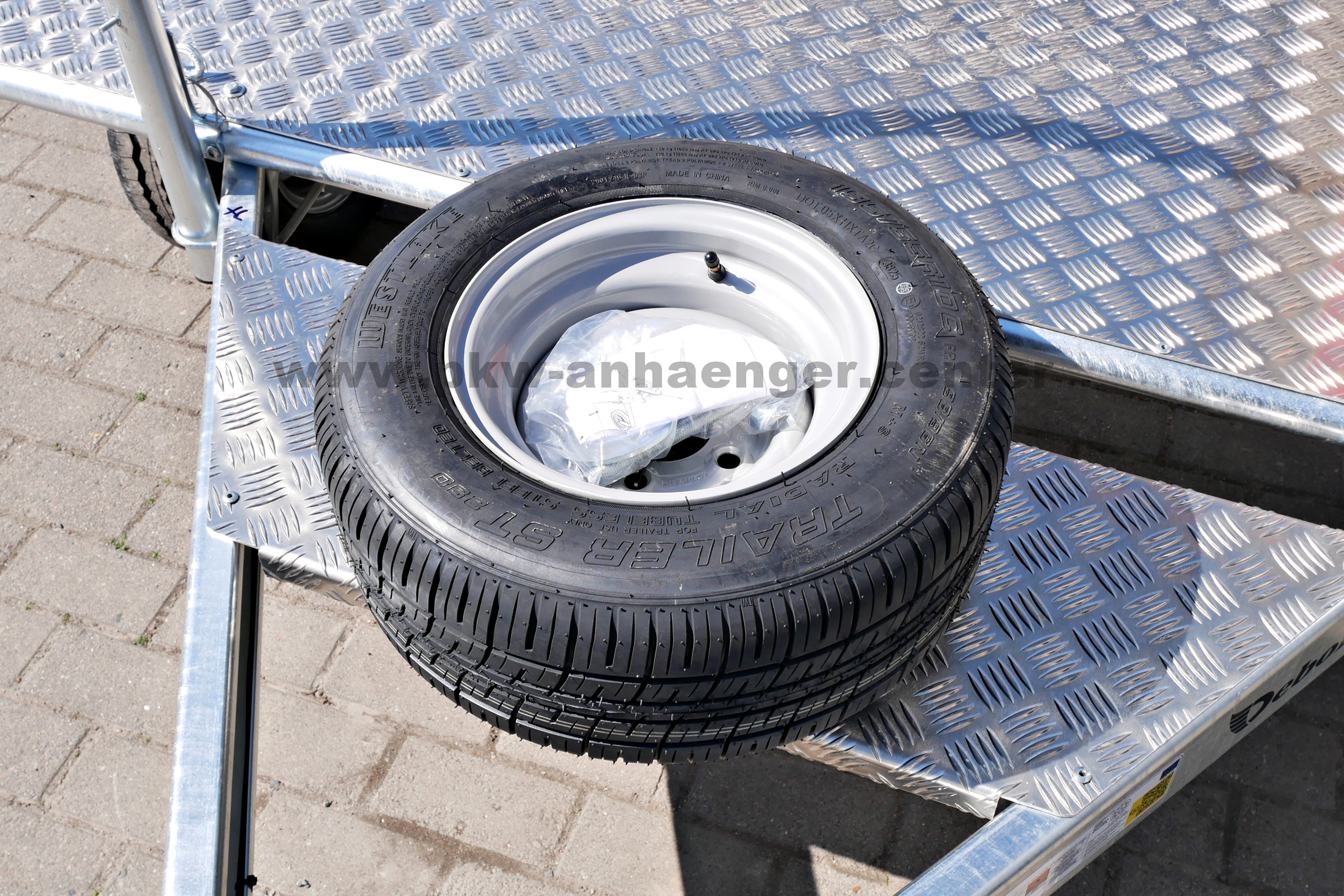Zubehörset Ersatzrad mit Ersatzradhalter -lose- für Roadster Camp V3