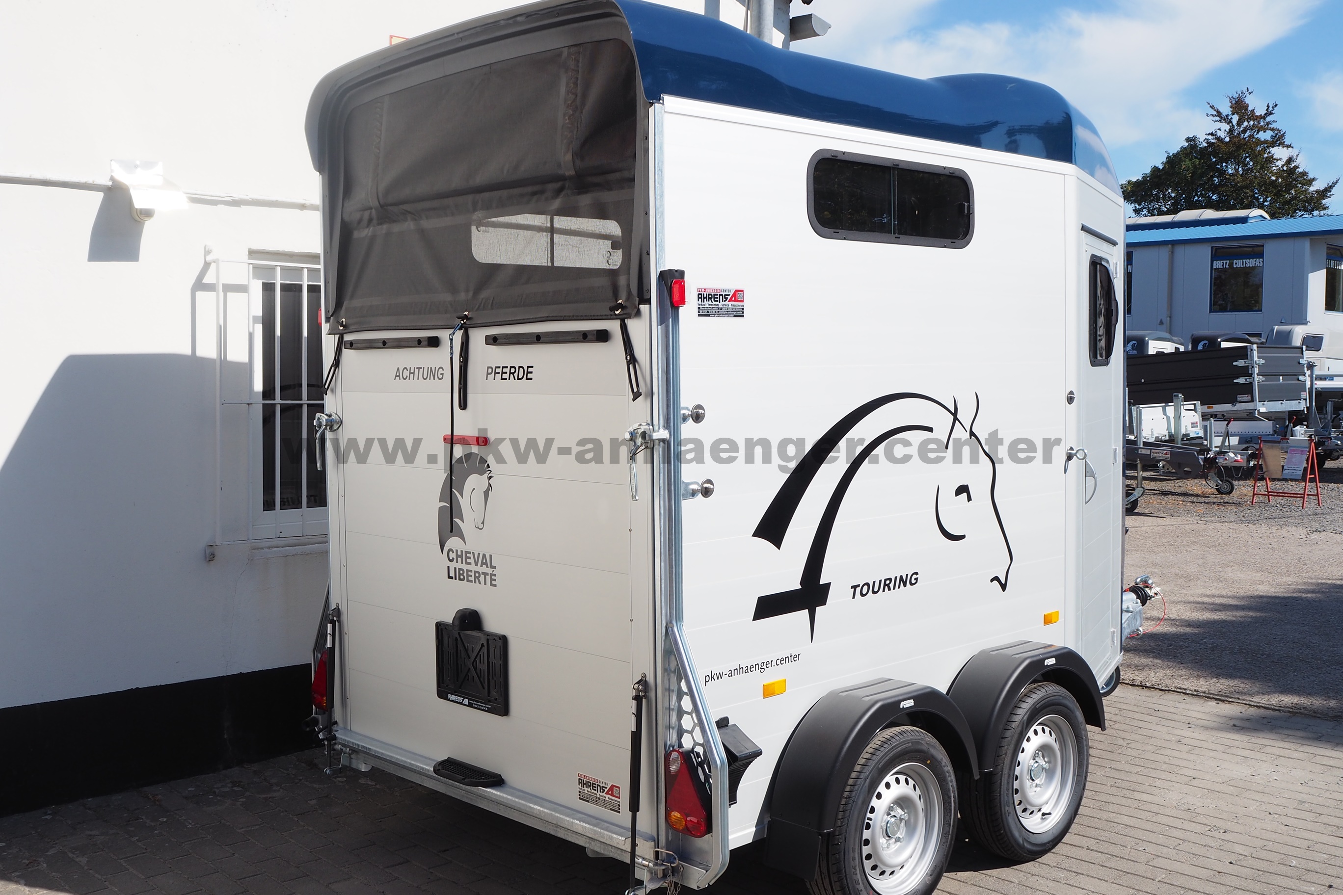 aCH-Touring-Jumping-blau-3