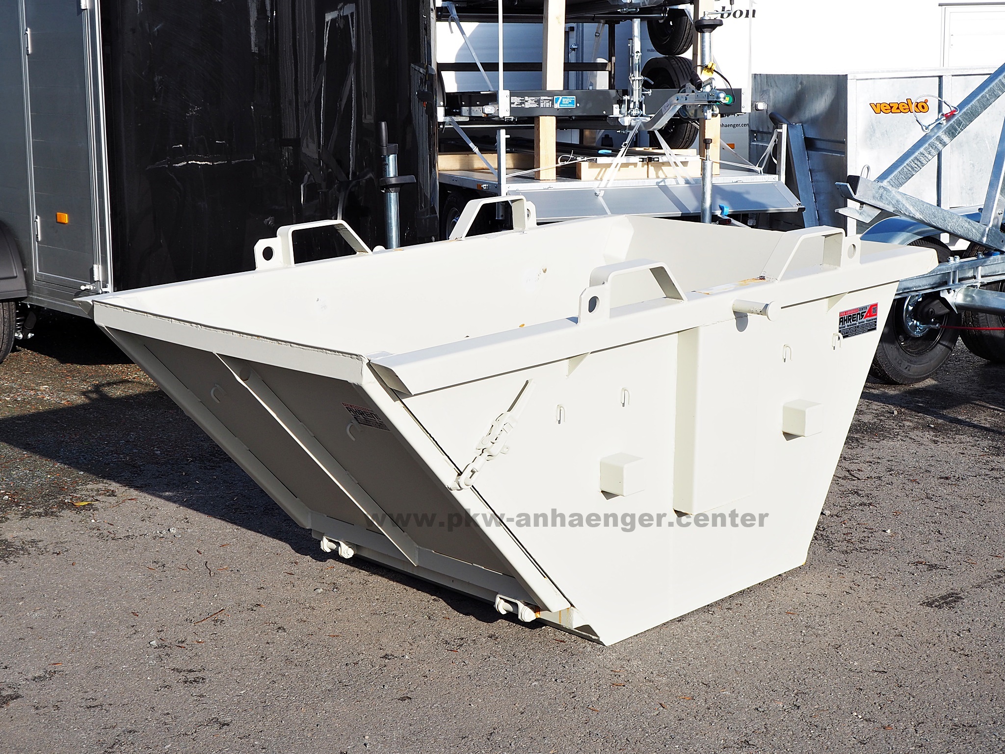 a-Foxx-Container-Klappe-2