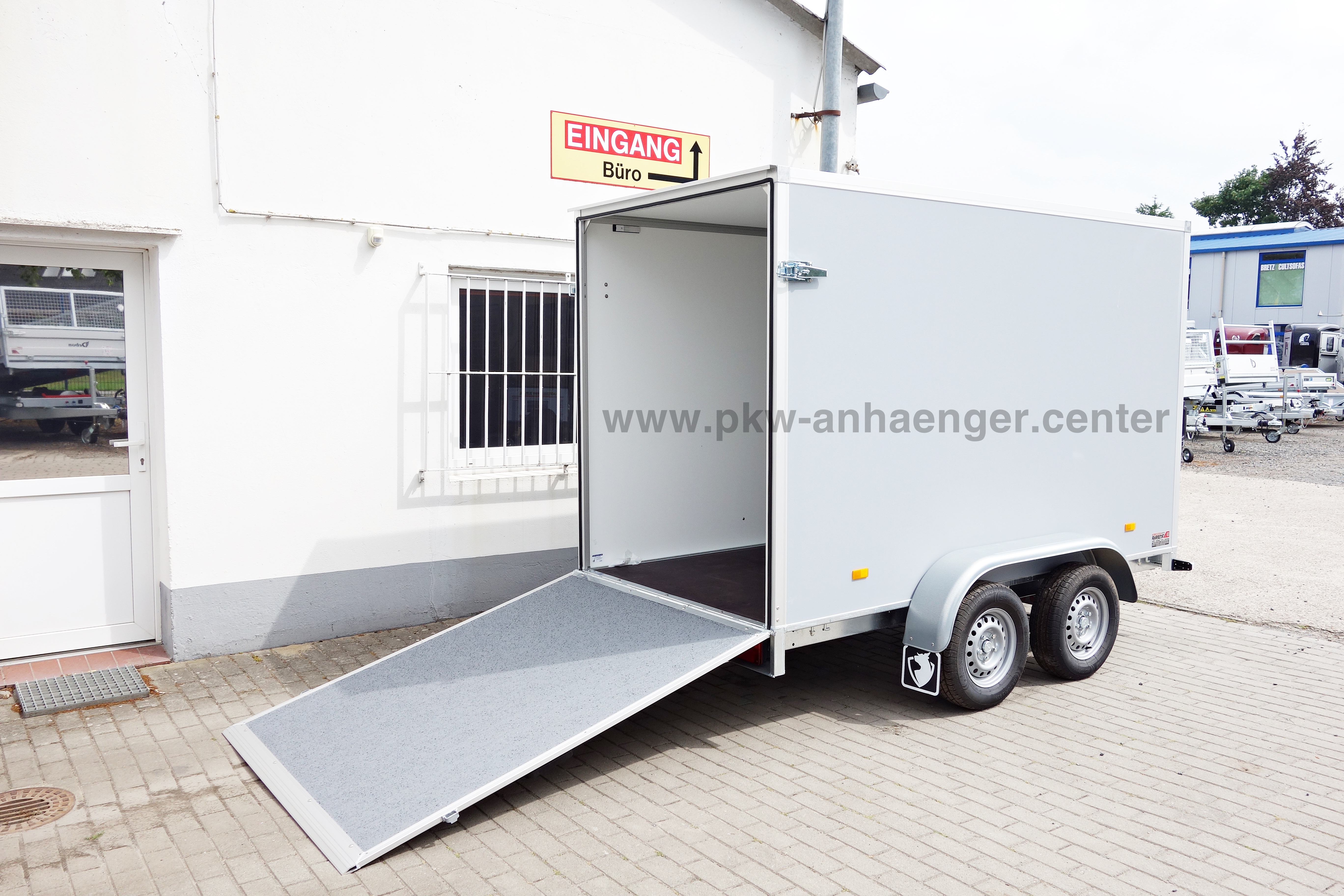 A-HA-2000-300x150x180-Auffahr-grau-8-w Hapert Sapphire L2 Kofferanhänger mit Auffahrklappe 2000kg 300x150x180cm