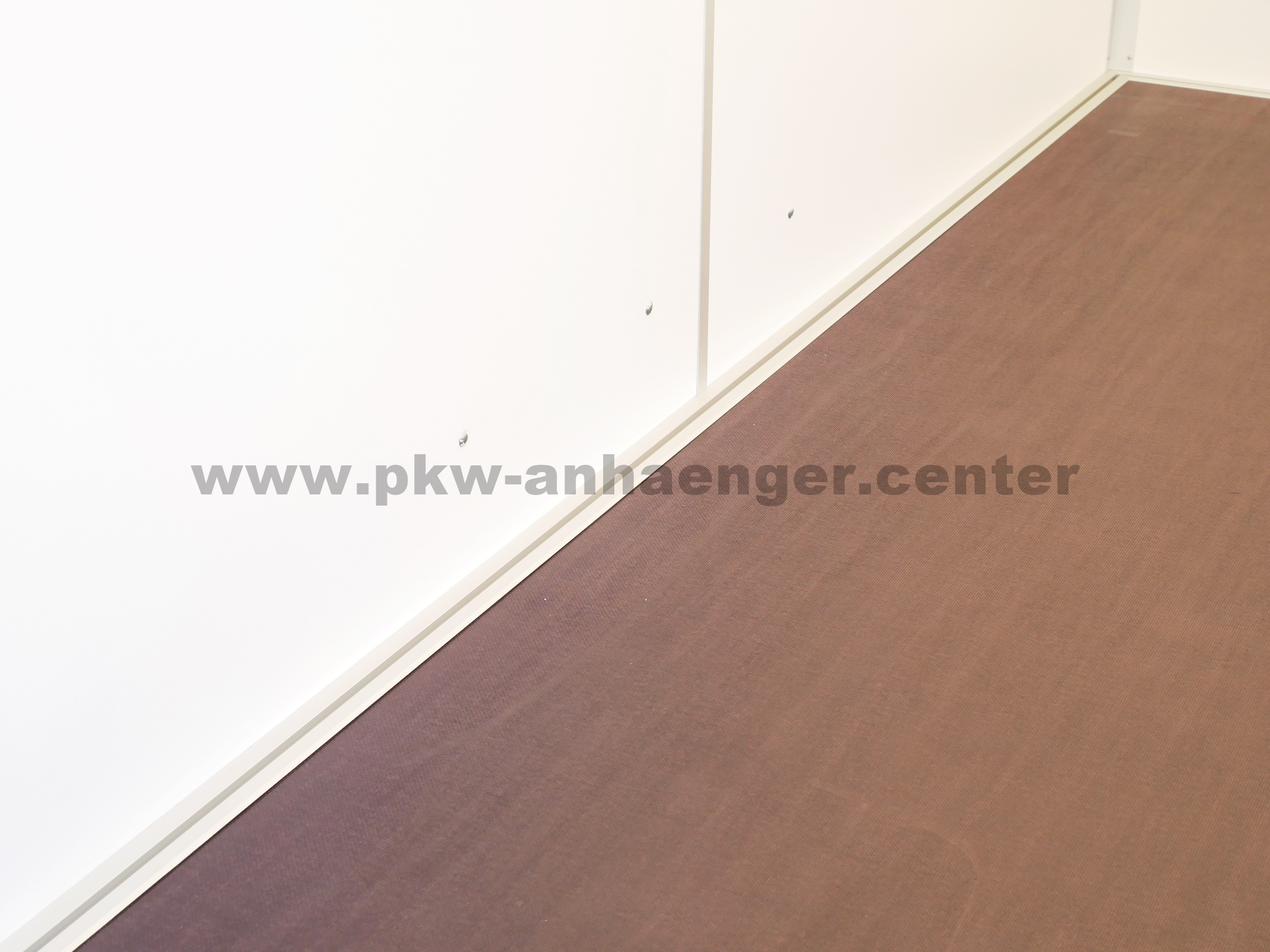 aUN-2000-305x157x194-WEB44-7