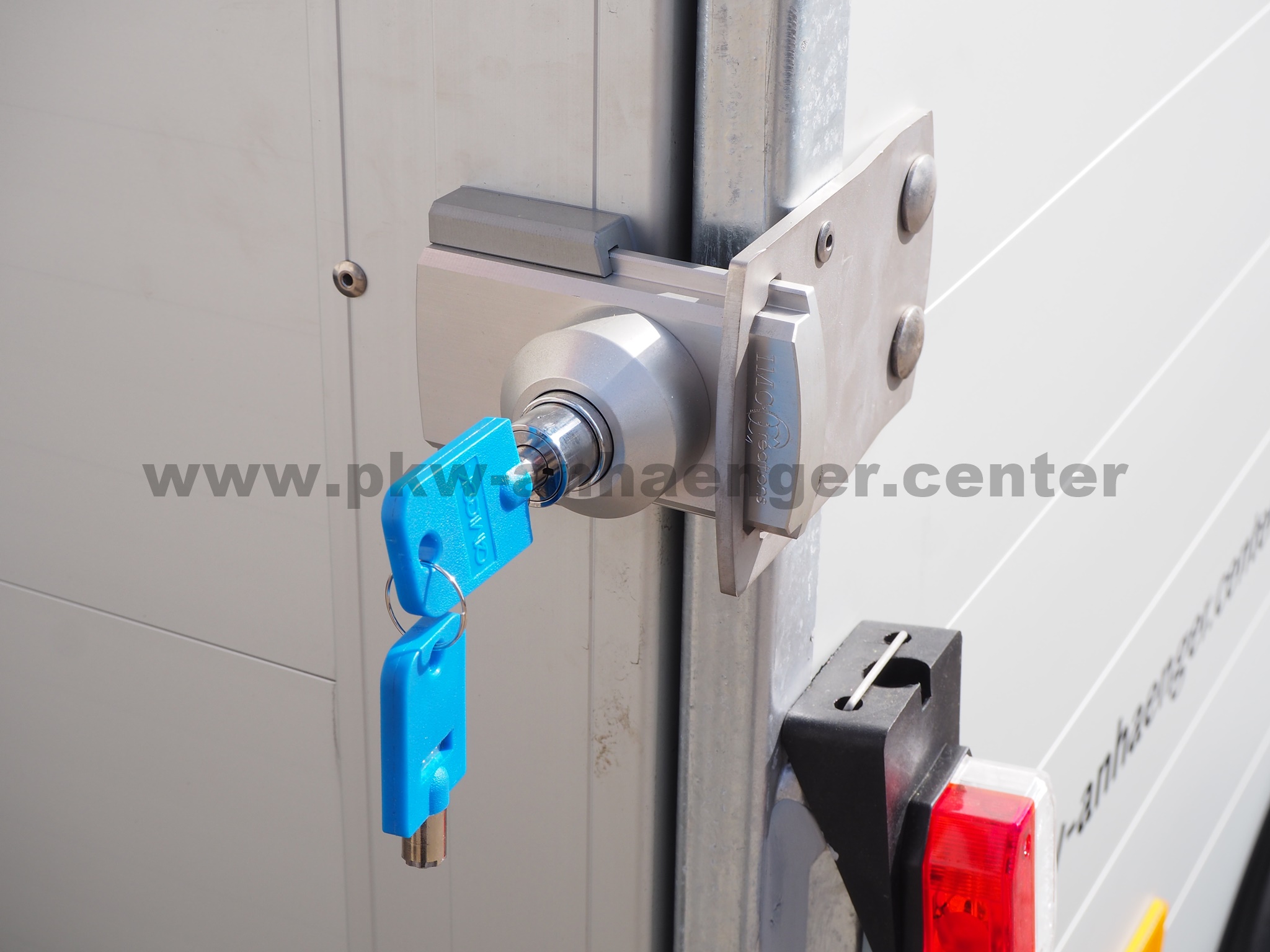 aCH-Schloss-Klappe-2 Schloß für Heckklappe an Cheval Liberte / Debon Koffer- und Pferdeanhänger