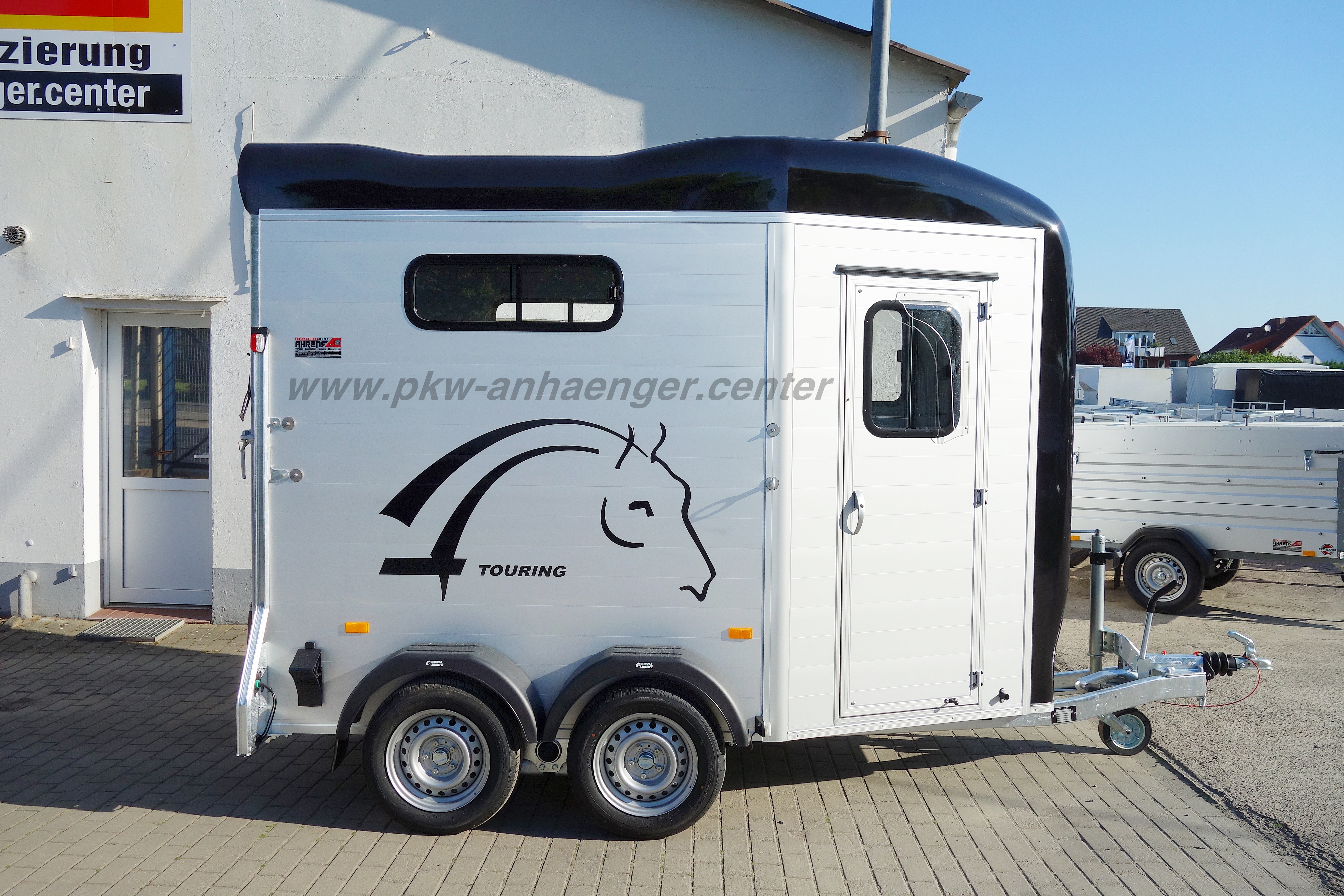 A-Touring-Jumping-schwarz-4-wwwayVeCd9TgxPeI