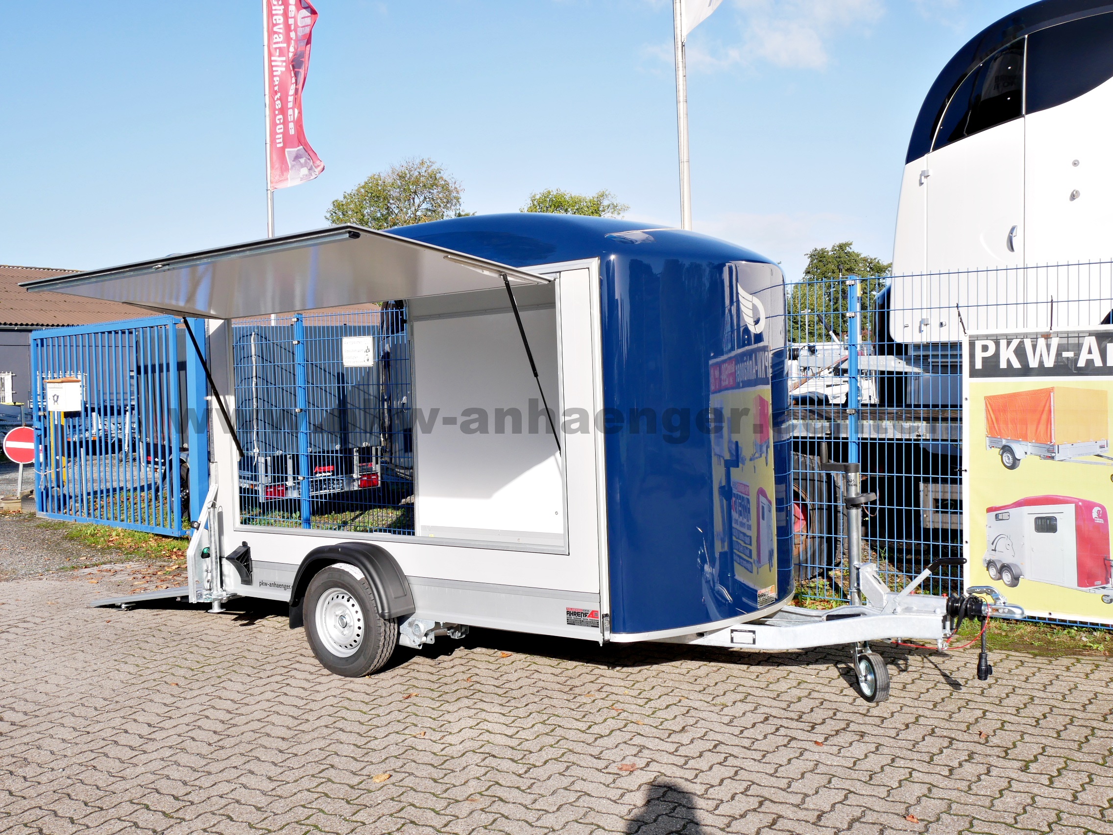 aCH-C400-Sandwich-SKlappe-blau-5 Cheval Liberte Roadstar C400 Sandwich mit Verkaufsklappe 1,3t 310x165x195cm Kofferanhänger