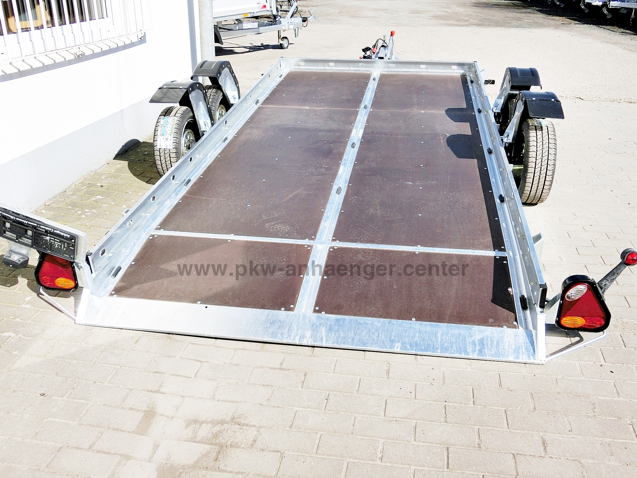 a-VE-2700-390x188-Lifter-Car-9-w