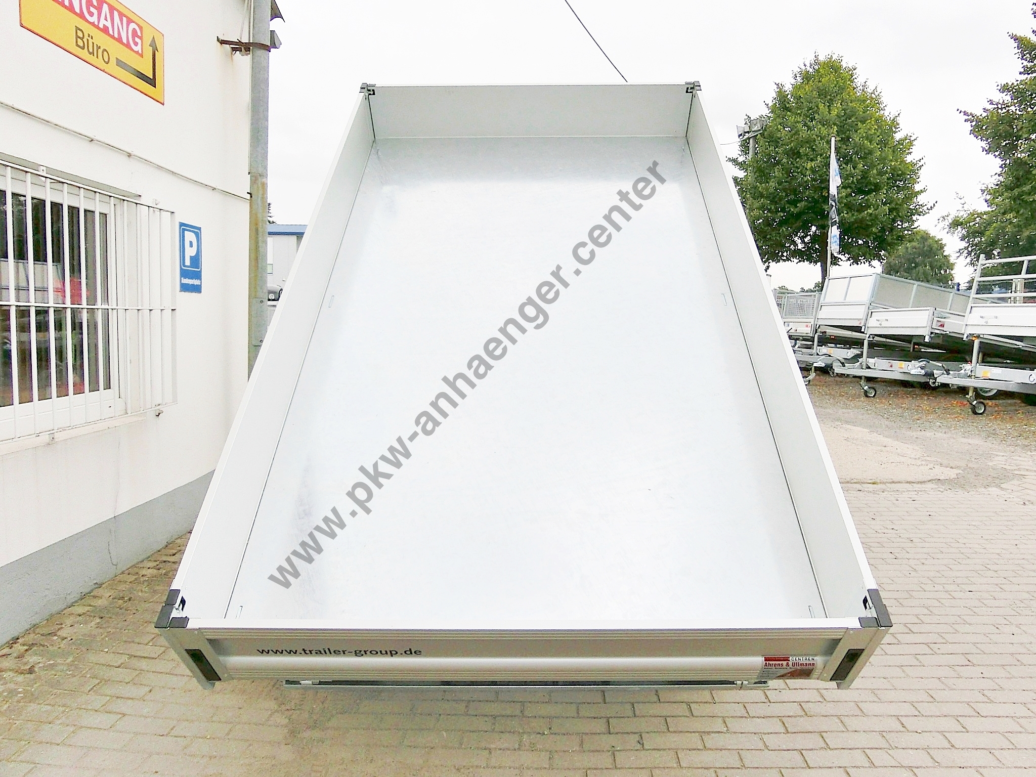 a-UN-2600-306x175x30cm-3SKipp-Web34-10-w