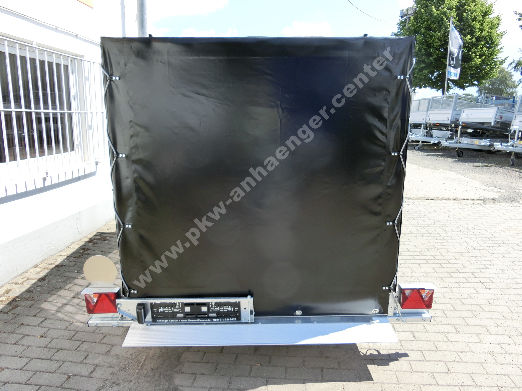 a-UN-AS825-13-1550-PG-schwarz-11 Unsinn UA2615-14-13 1,4t 260x155x160cm 100km/h Absenker Planenanhänger