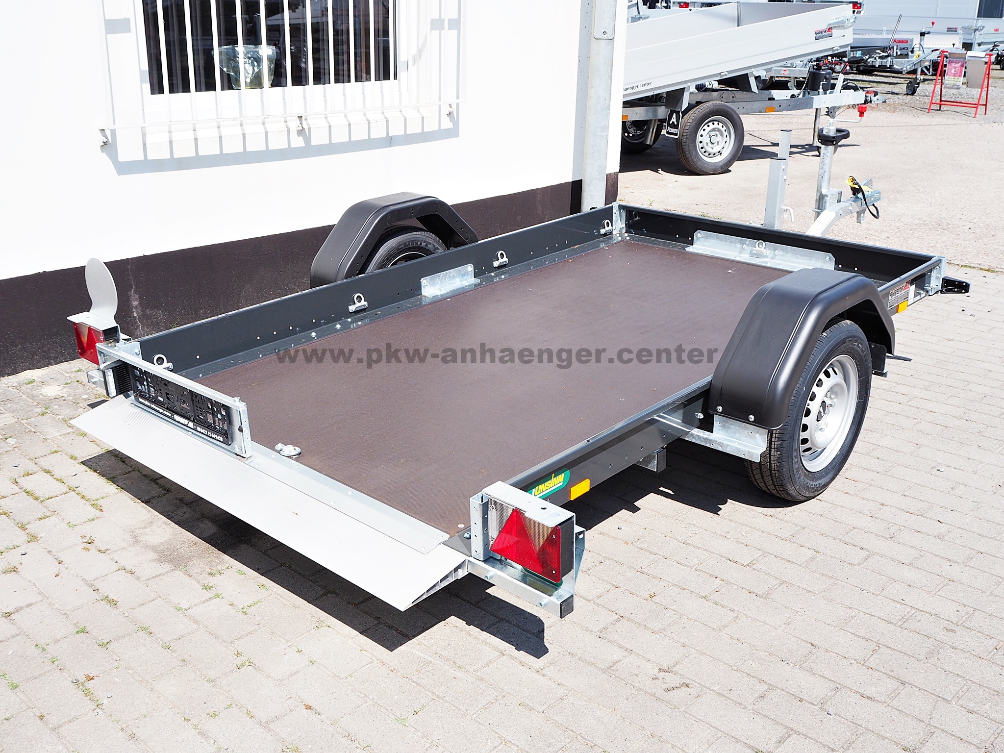 a-UN-750-260x150-AS-7