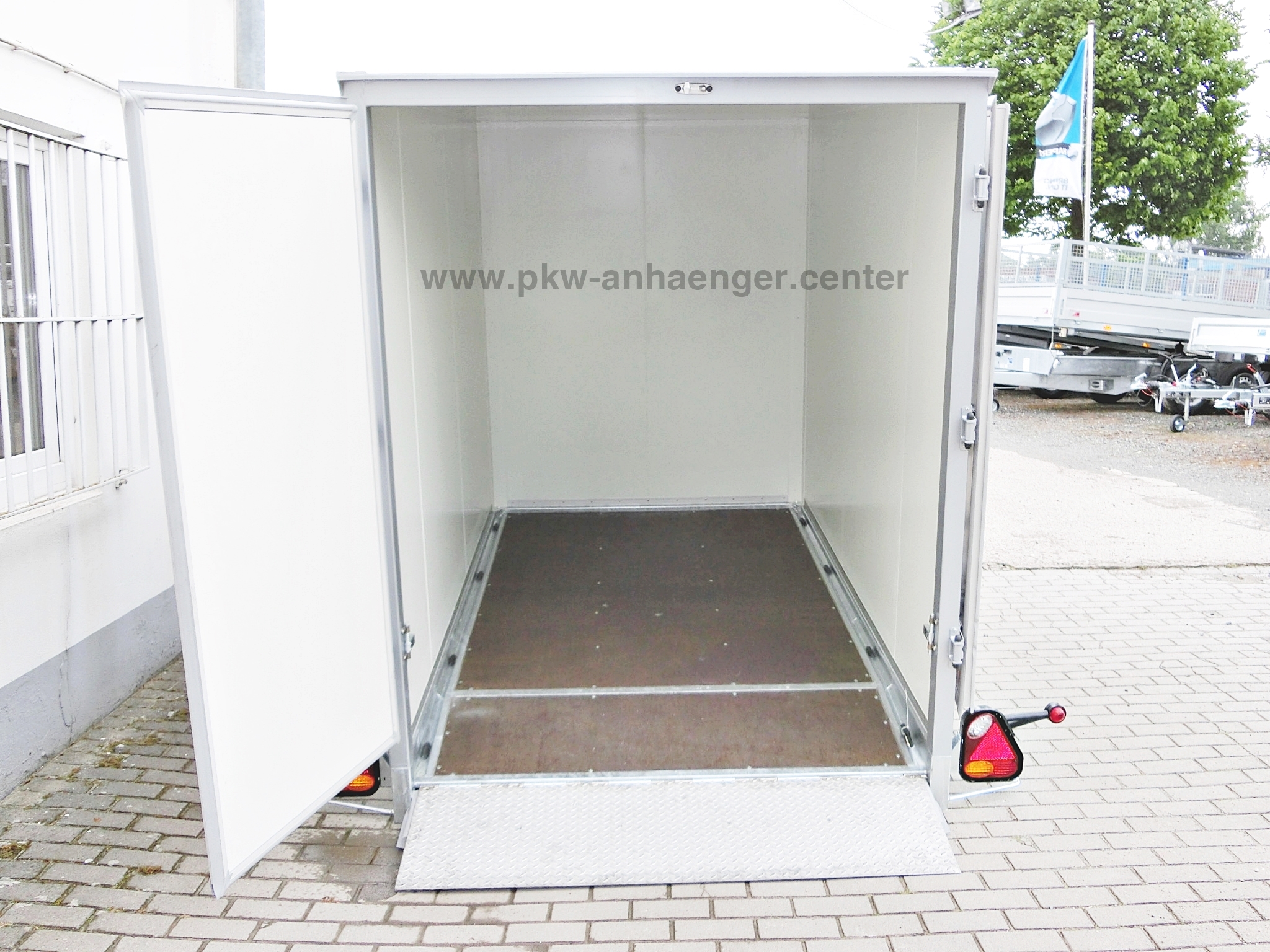 a-VE-1300-265x155x190-Lifter-Koffer-9-w