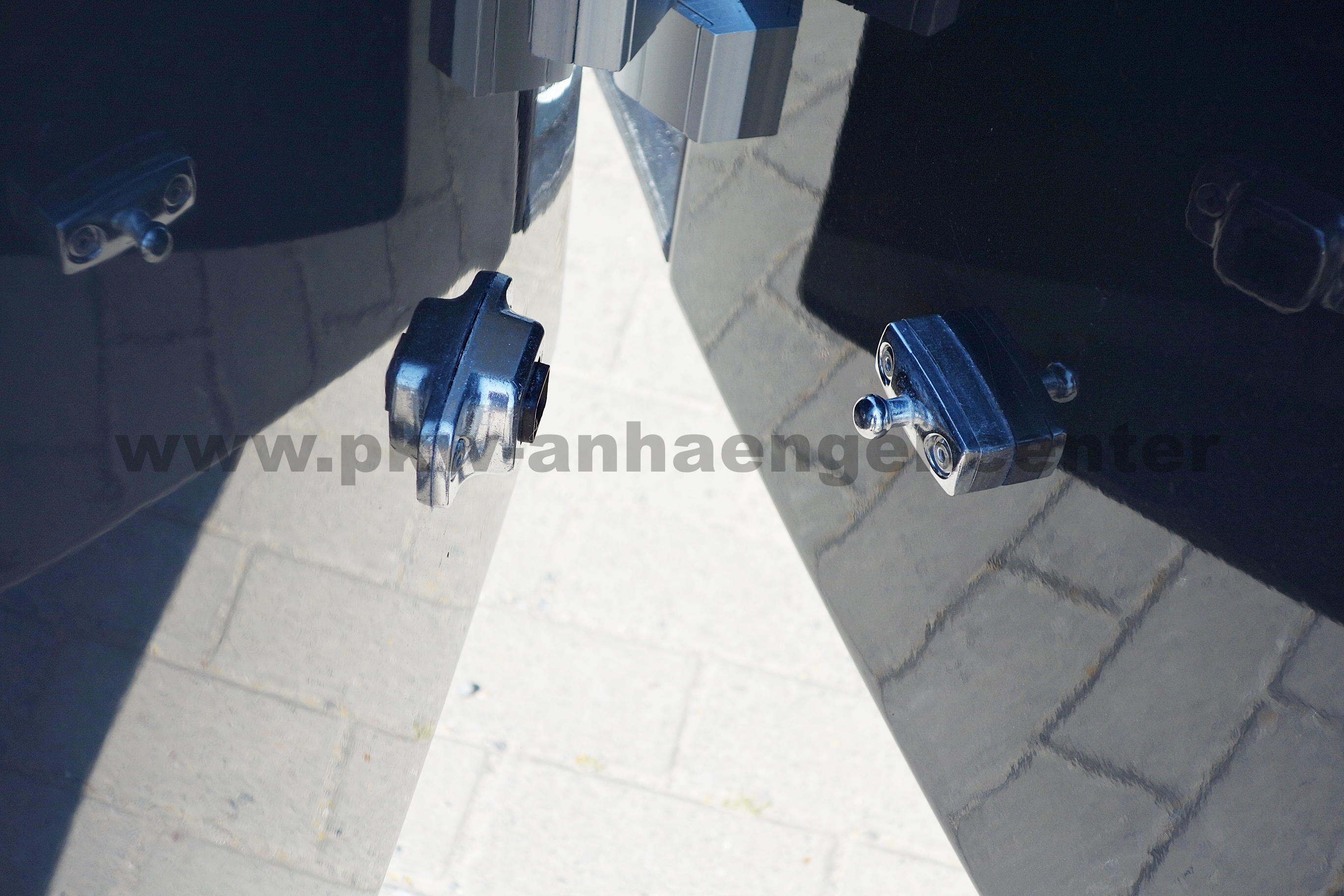 a-Careliner-M-grey-night-Pano-Body-SK-Netz-Aluf-15