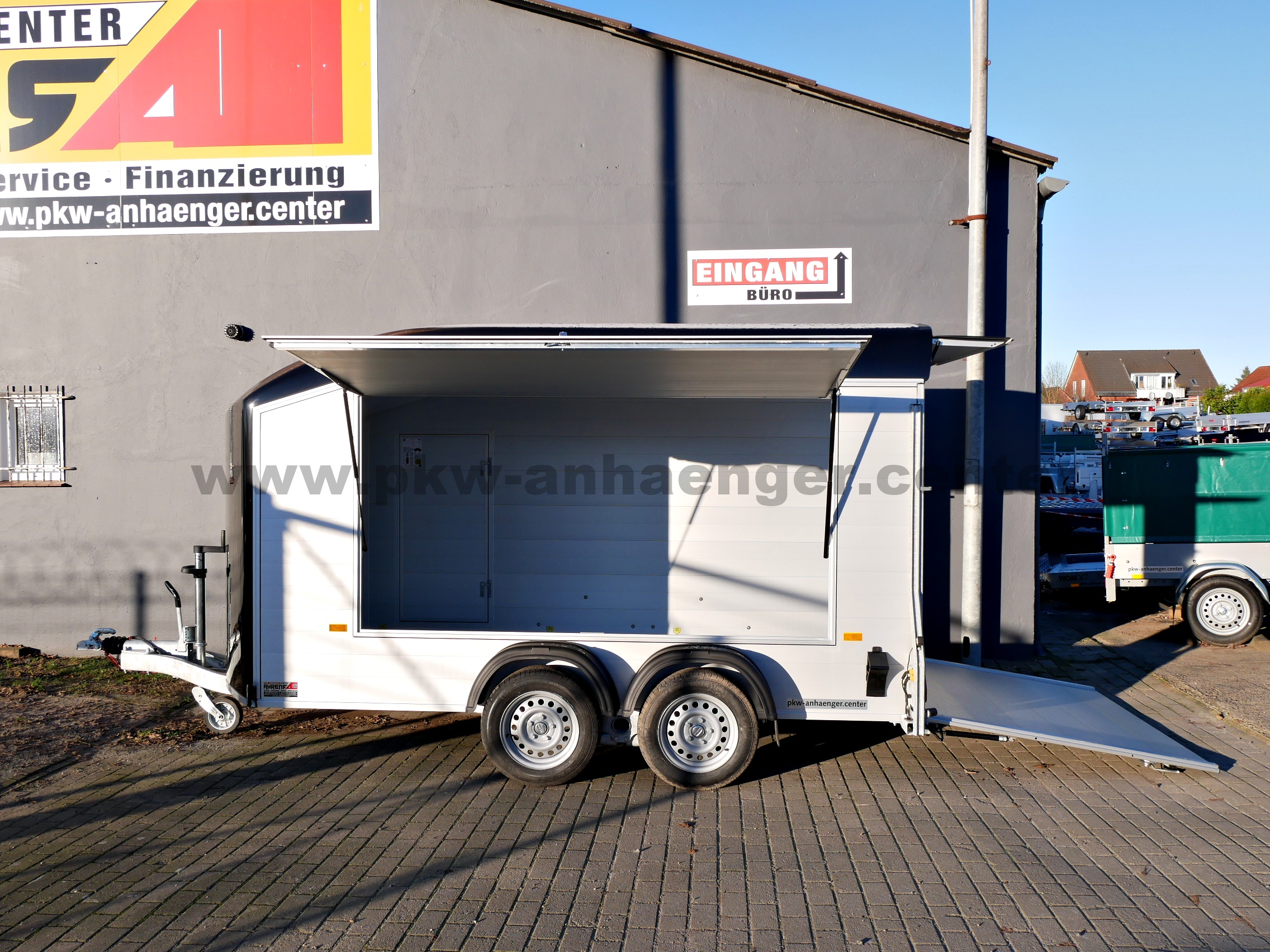 aC700-schwarz-ST-r-VKKlappe-4 Cheval Liberte Roadstar C700 2600kg 370x181x203cm Verkaufsklappe Kofferanhänger