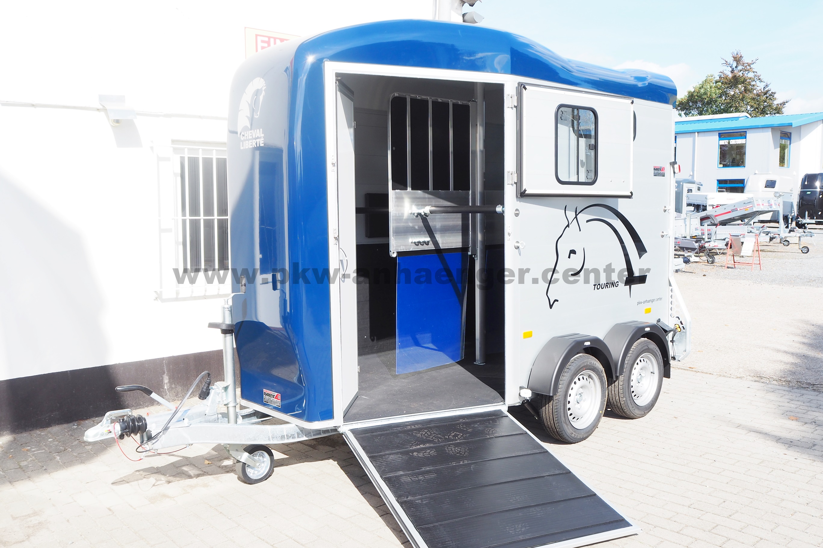 aCH-Touring-CSK-blau-5 Cheval Liberte TOURING-COUNTRY 2er Pferdeanhänger Sattelkammer